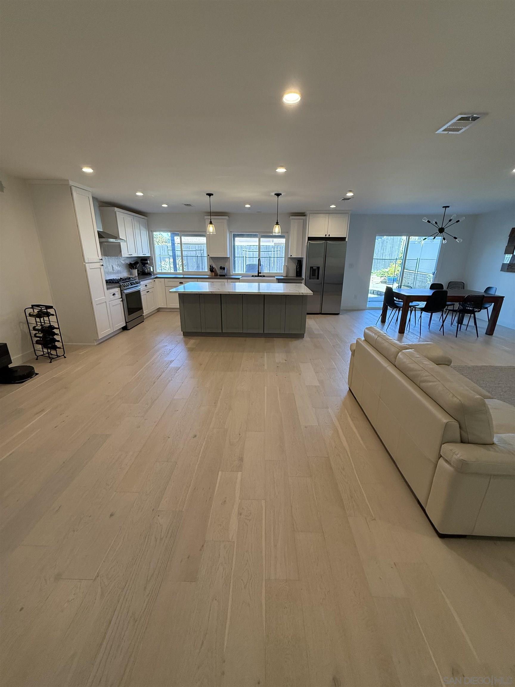 Detail Gallery Image 2 of 26 For 3412  Conrad Avenue, San Diego,  CA 92117 - 3 Beds | 2 Baths