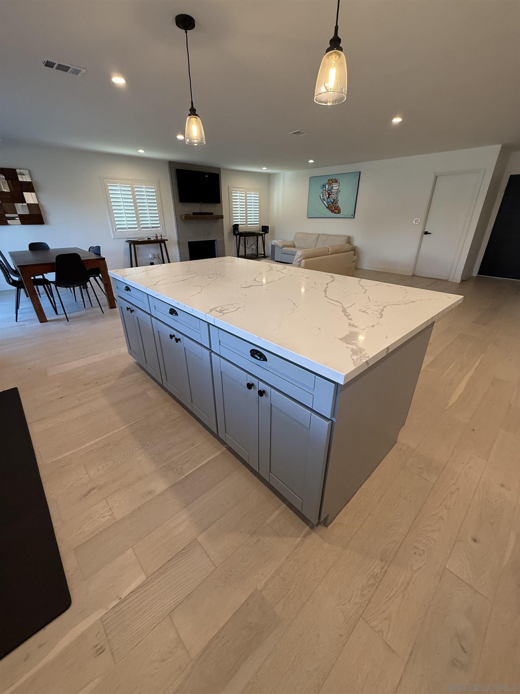 Detail Gallery Image 4 of 26 For 3412  Conrad Avenue, San Diego,  CA 92117 - 3 Beds | 2 Baths