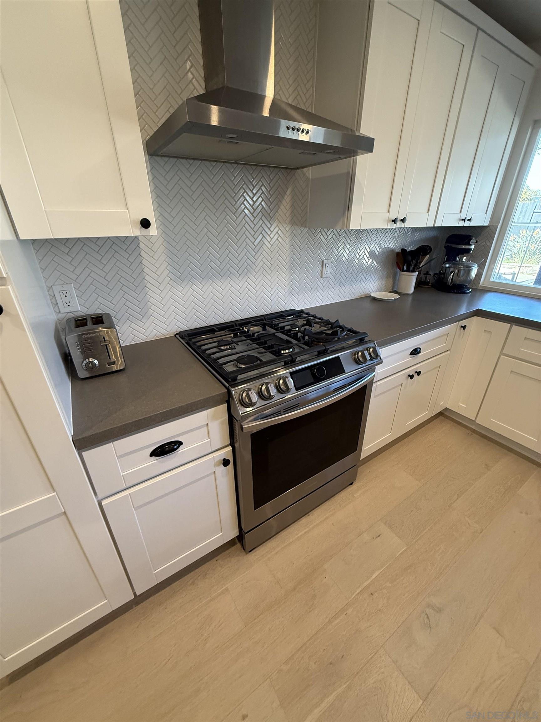 Detail Gallery Image 5 of 26 For 3412  Conrad Avenue, San Diego,  CA 92117 - 3 Beds | 2 Baths