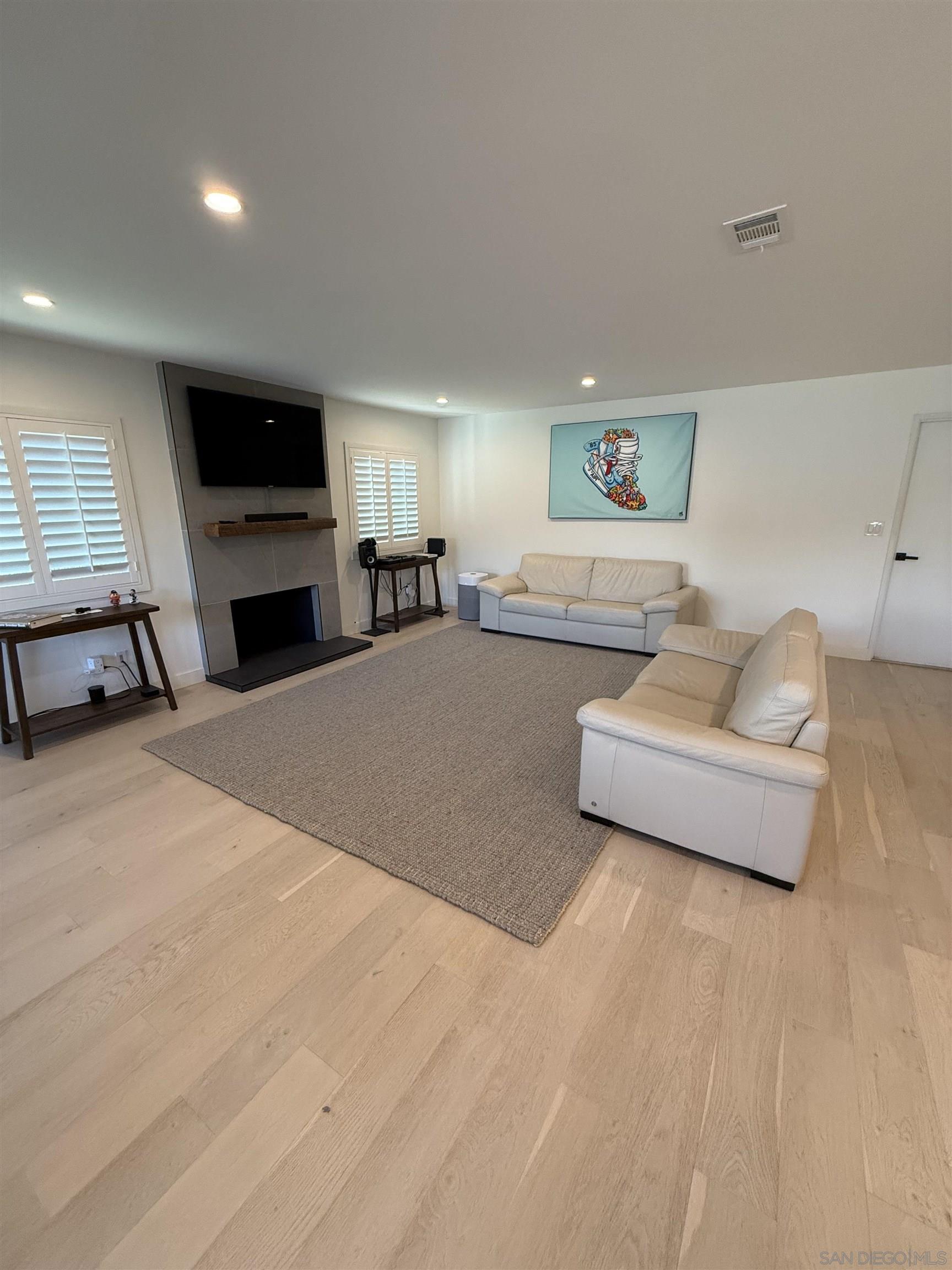 Detail Gallery Image 6 of 26 For 3412  Conrad Avenue, San Diego,  CA 92117 - 3 Beds | 2 Baths