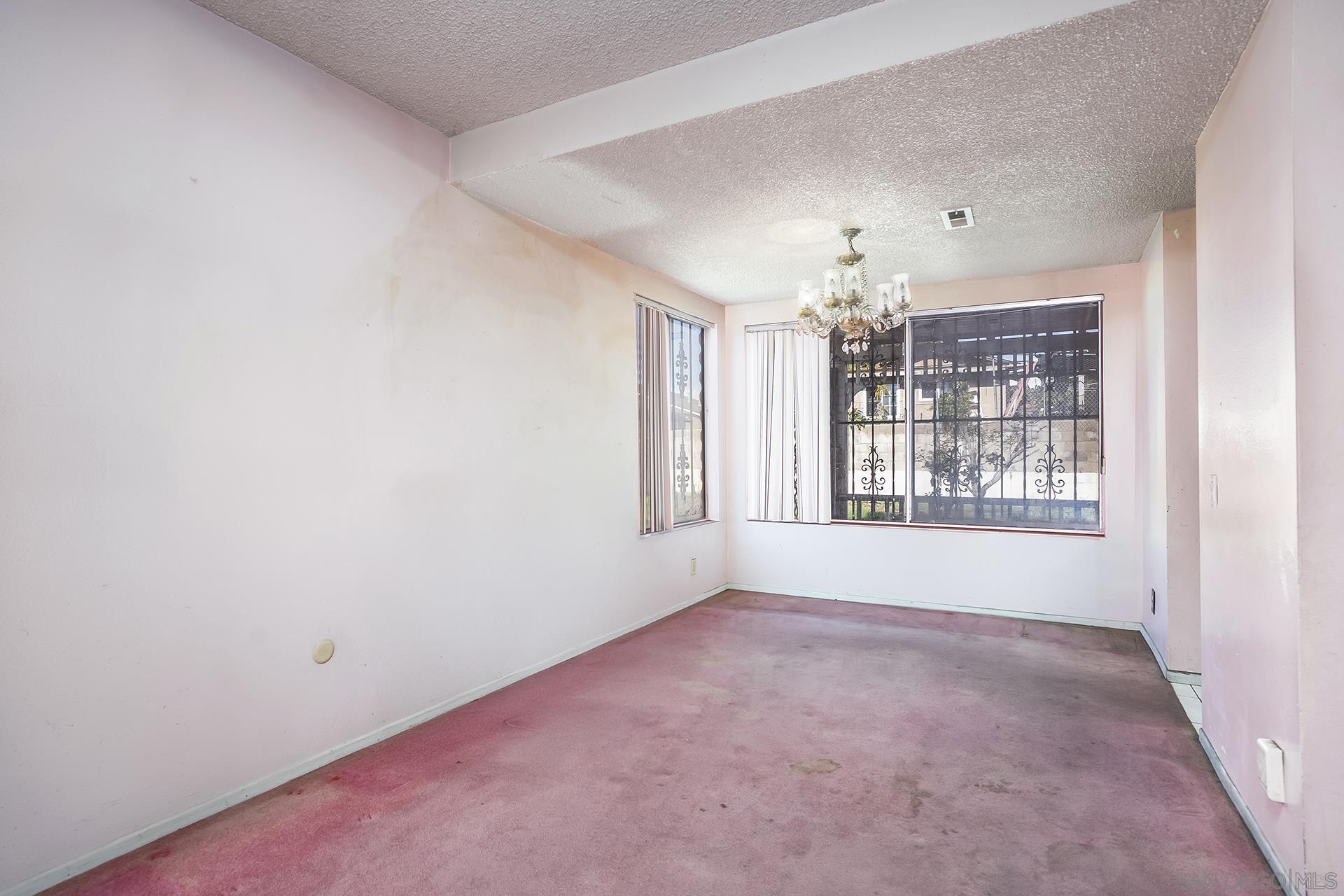 Detail Gallery Image 9 of 41 For 3446  Robb Roy Pl, San Diego,  CA 92154 - 5 Beds | 2/1 Baths