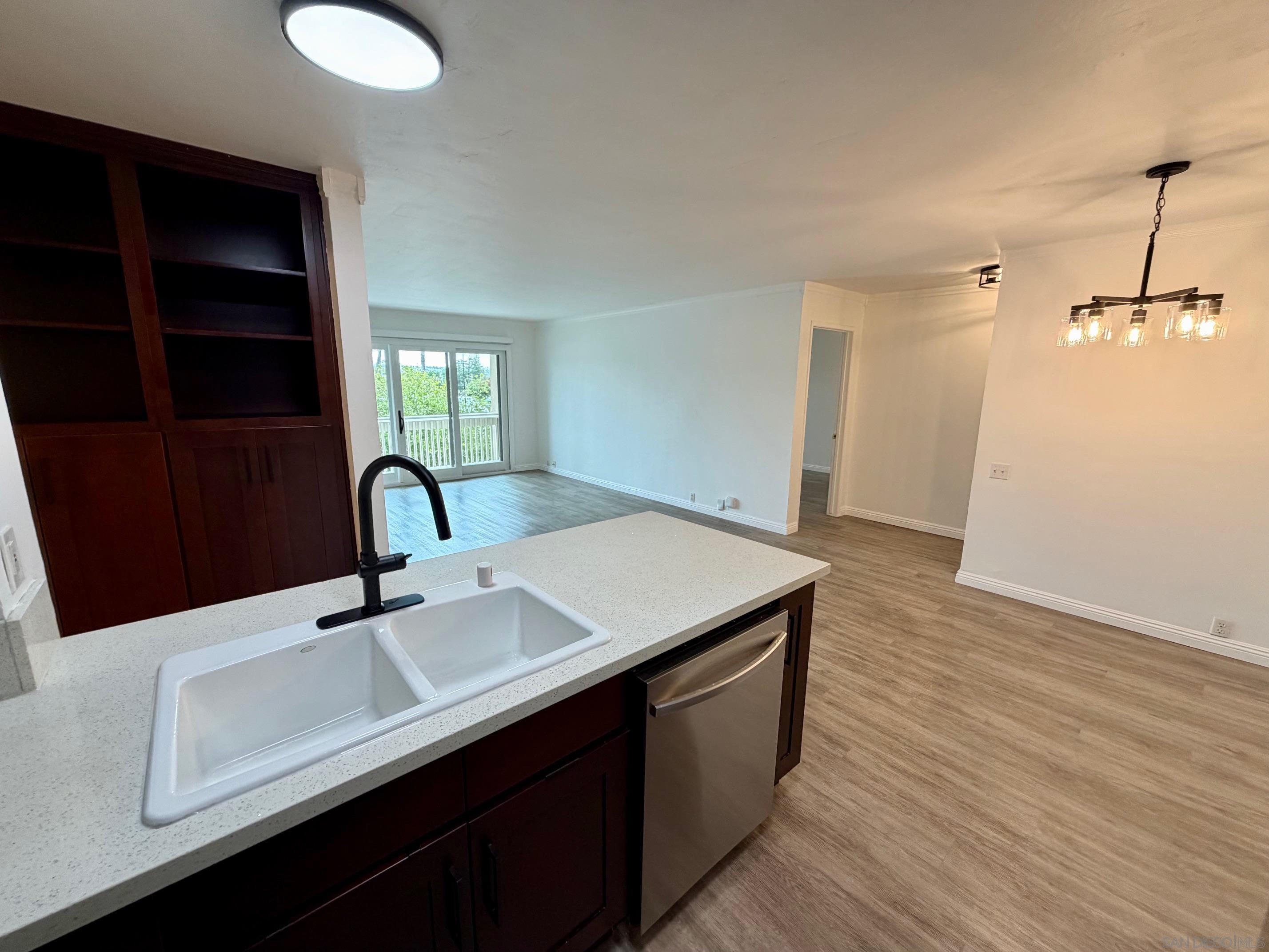 Detail Gallery Image 6 of 23 For 1885  Diamond St.  #2-211,  San Diego,  CA 92109 - 2 Beds | 2 Baths