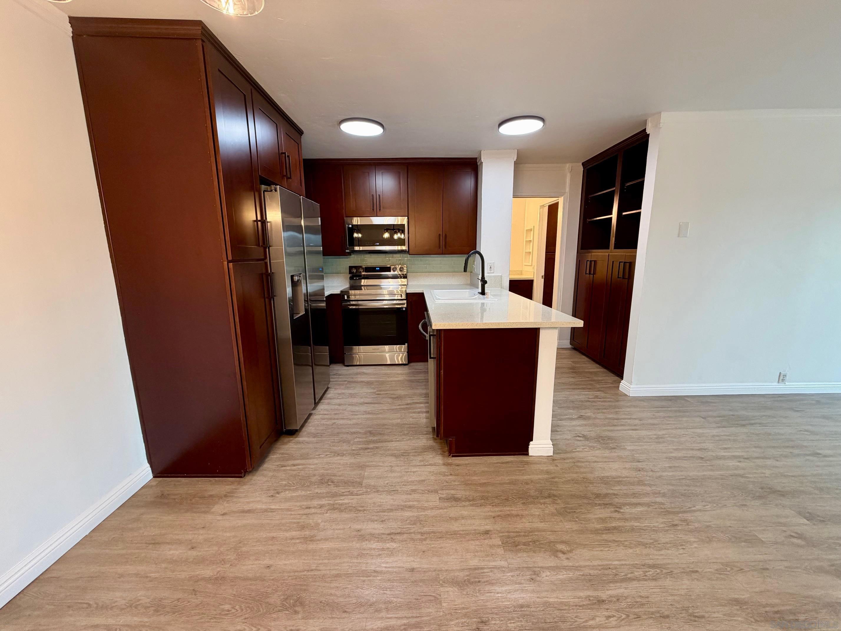 Detail Gallery Image 10 of 23 For 1885  Diamond St.  #2-211,  San Diego,  CA 92109 - 2 Beds | 2 Baths