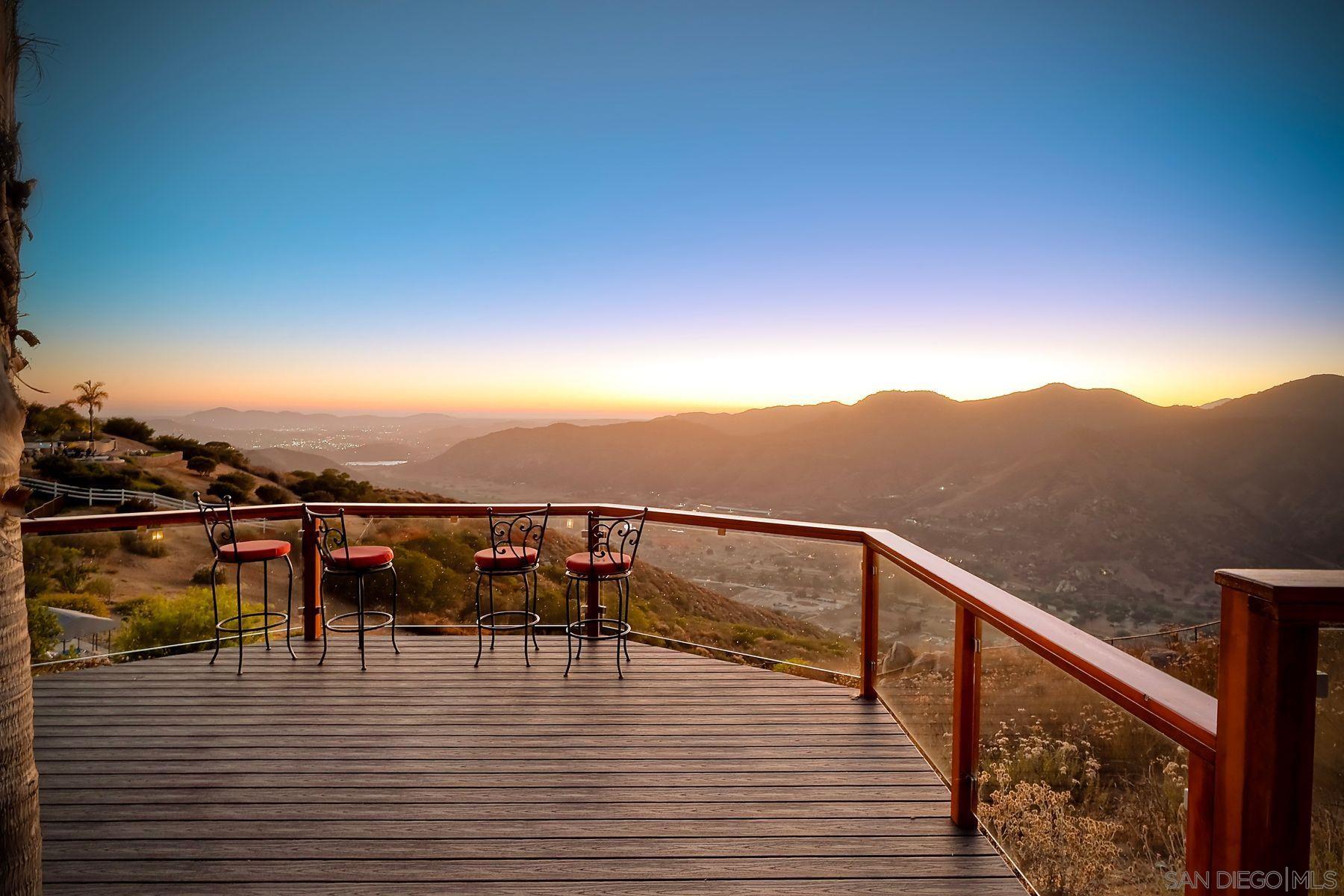 Detail Gallery Image 2 of 49 For 15068  Creek Hills Rd, El Cajon,  CA 92021 - 5 Beds | 4/1 Baths