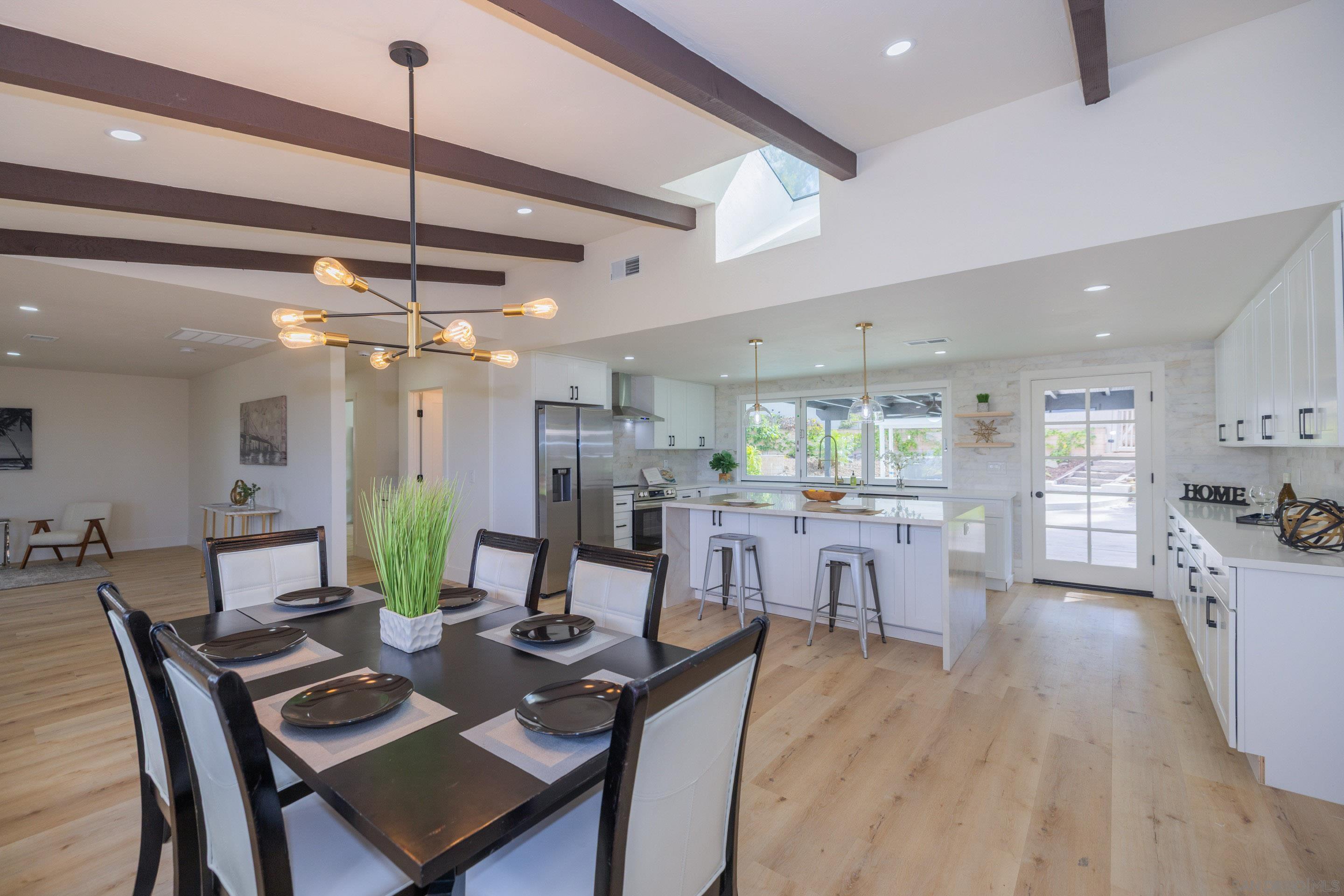 Detail Gallery Image 10 of 48 For 807  Poinsettia Ave, Vista,  CA 92081 - 3 Beds | 3 Baths