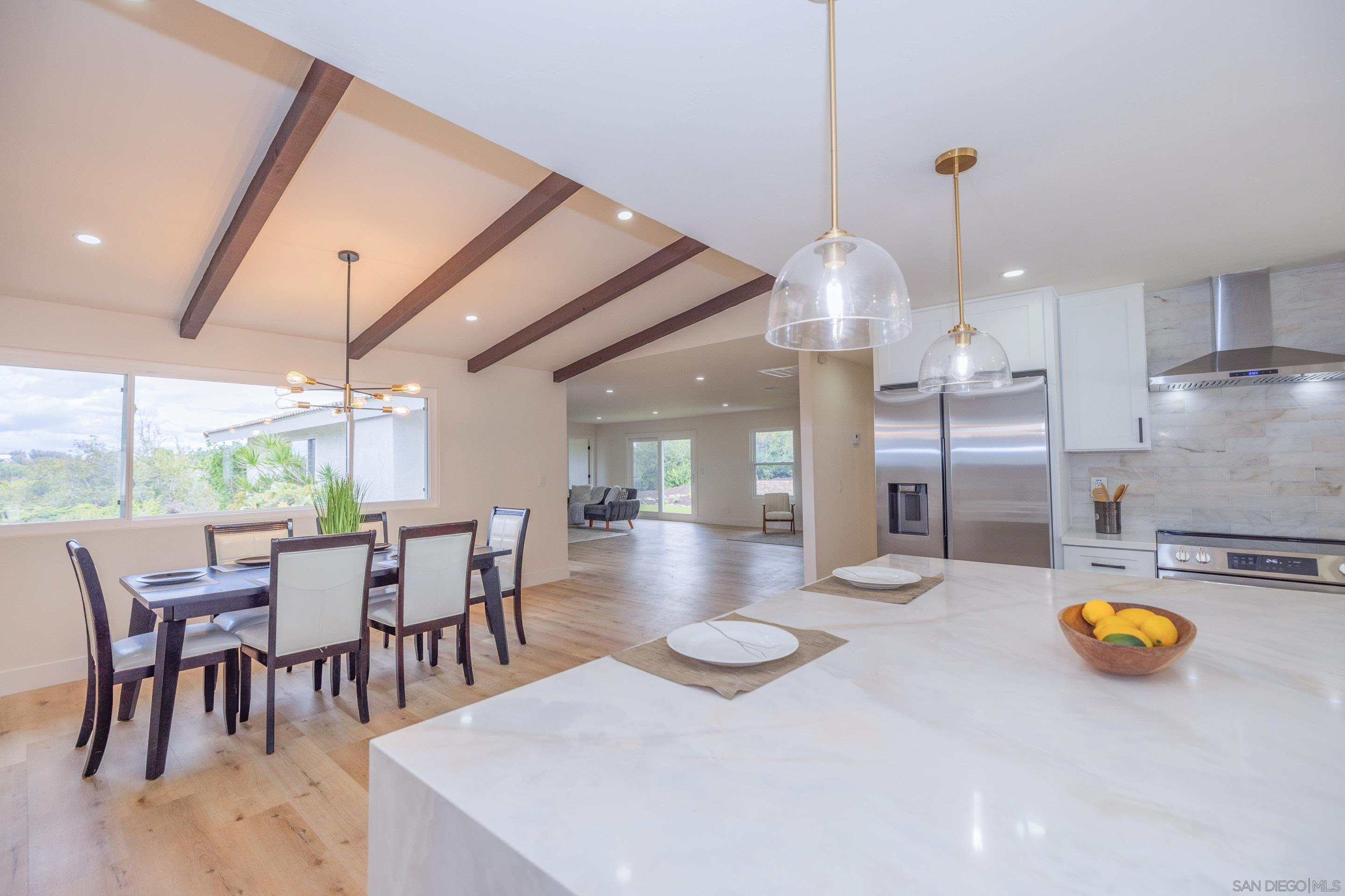 Detail Gallery Image 15 of 48 For 807  Poinsettia Ave, Vista,  CA 92081 - 3 Beds | 3 Baths