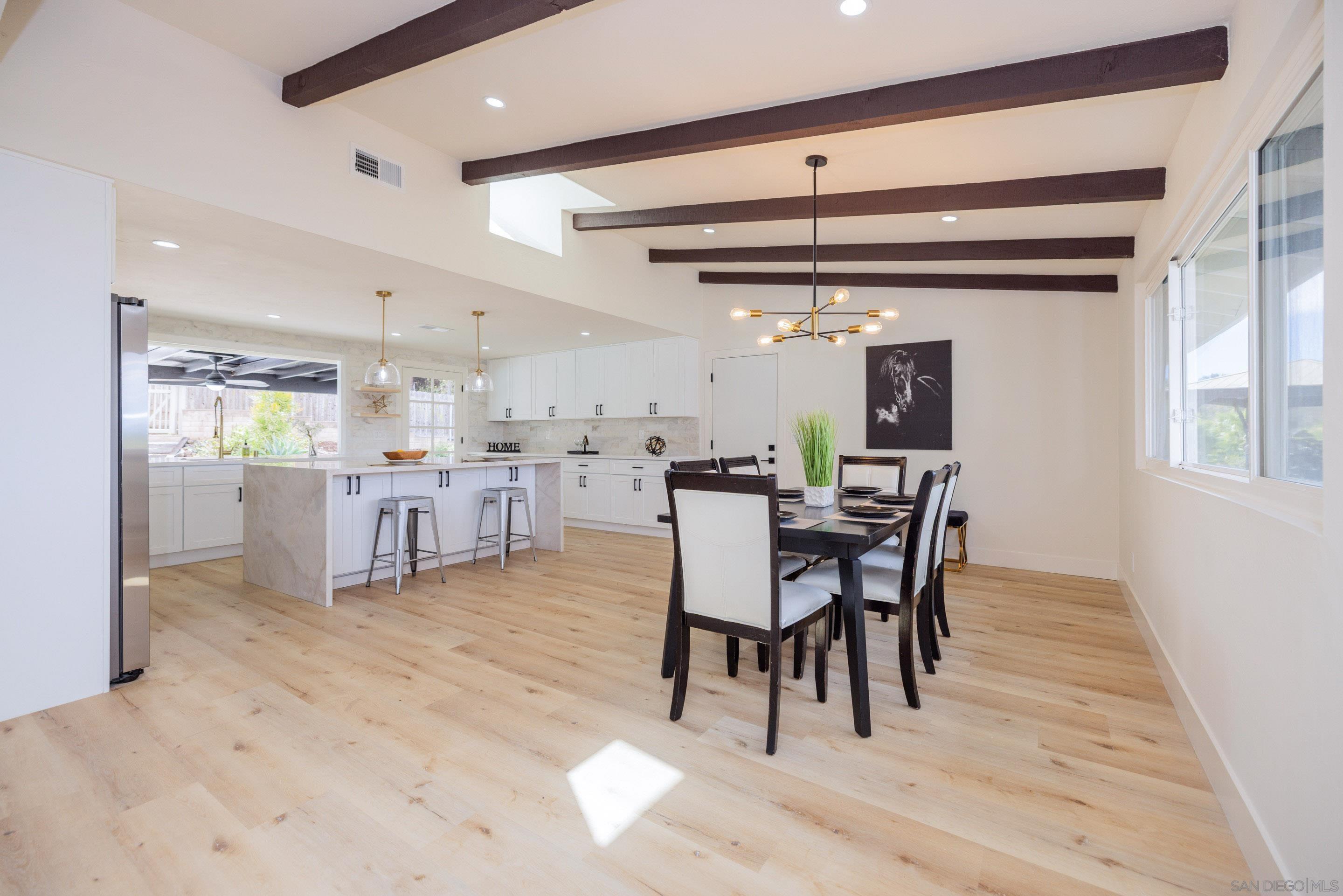 Detail Gallery Image 16 of 48 For 807  Poinsettia Ave, Vista,  CA 92081 - 3 Beds | 3 Baths