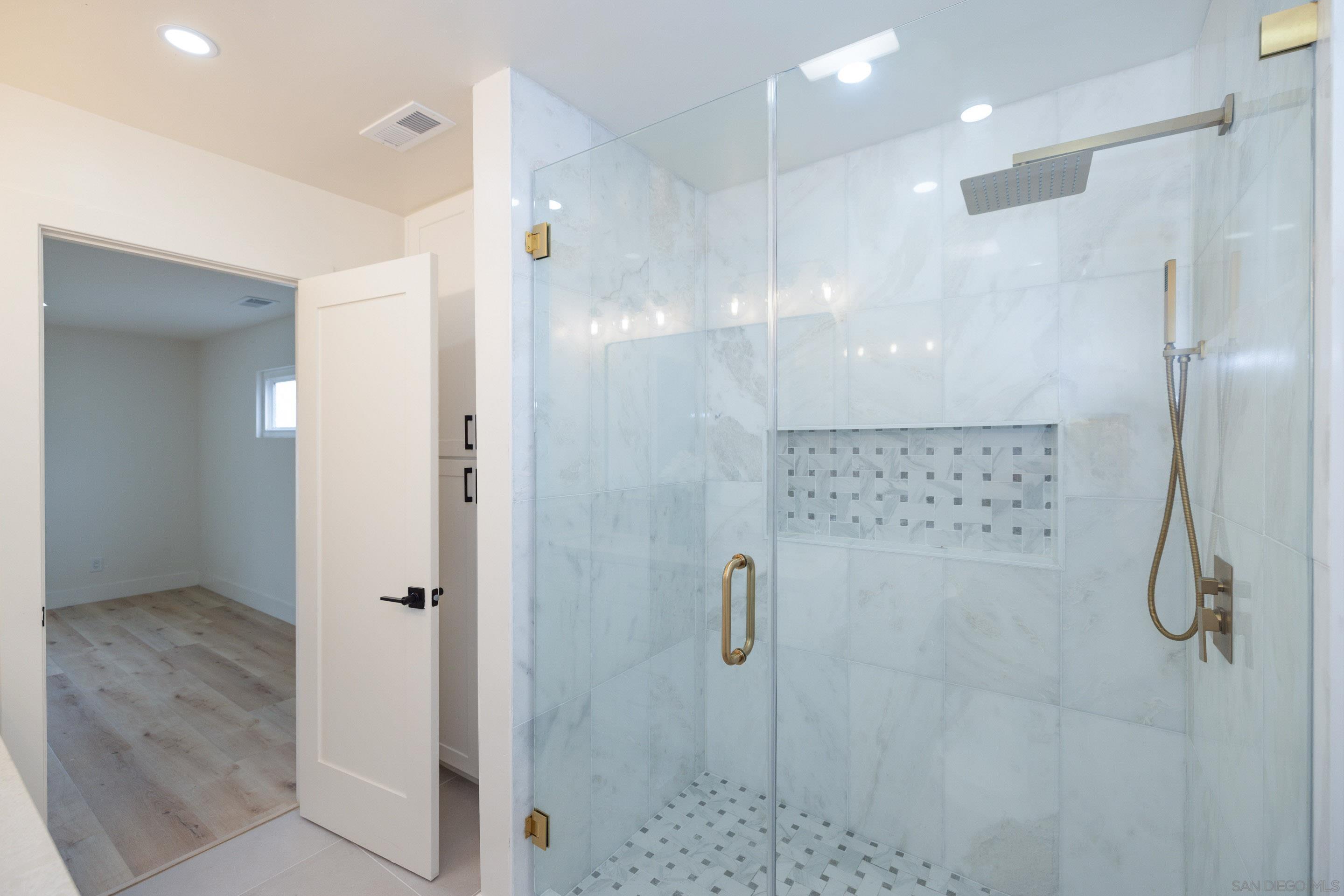 Detail Gallery Image 27 of 48 For 807  Poinsettia Ave, Vista,  CA 92081 - 3 Beds | 3 Baths