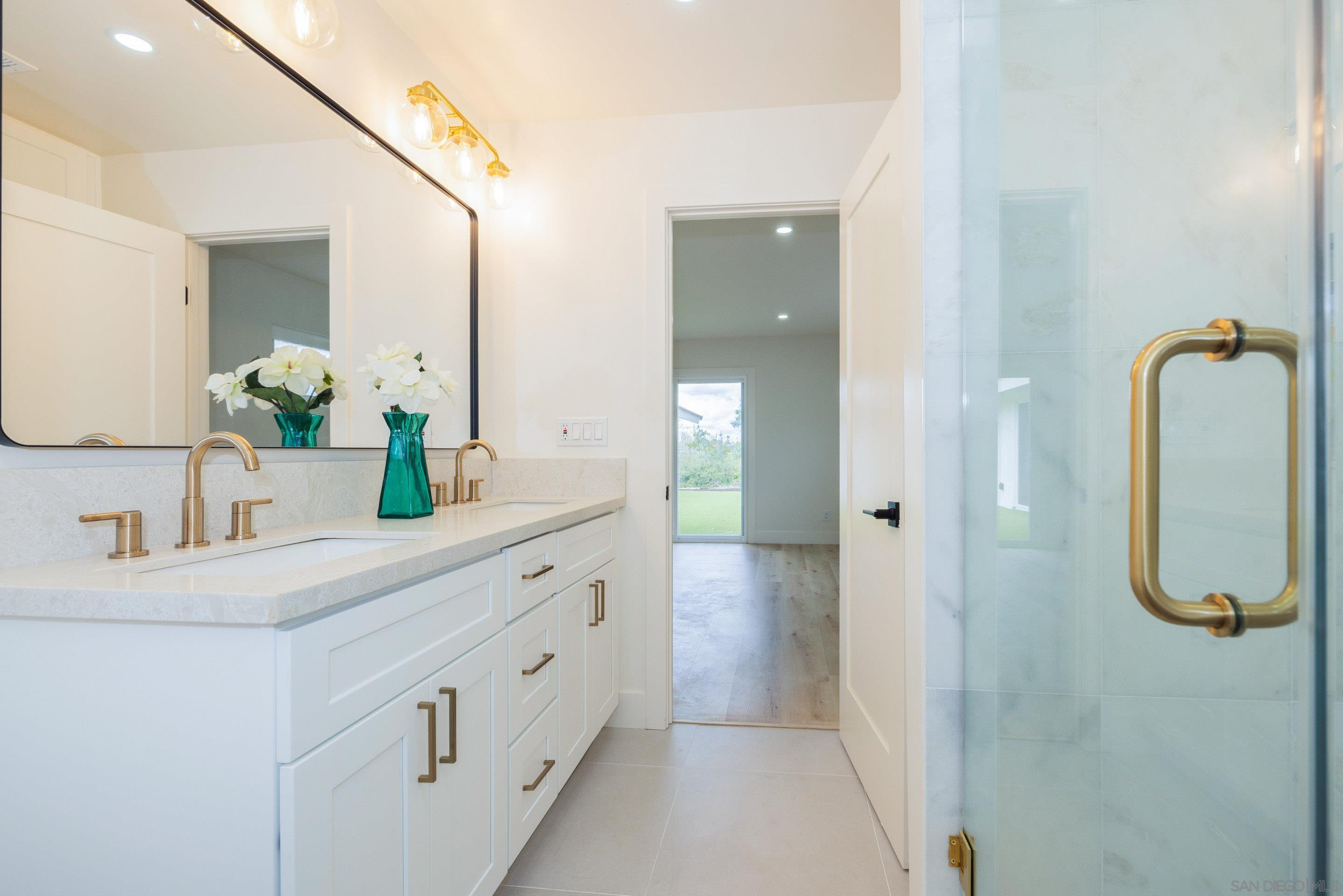 Detail Gallery Image 28 of 48 For 807  Poinsettia Ave, Vista,  CA 92081 - 3 Beds | 3 Baths