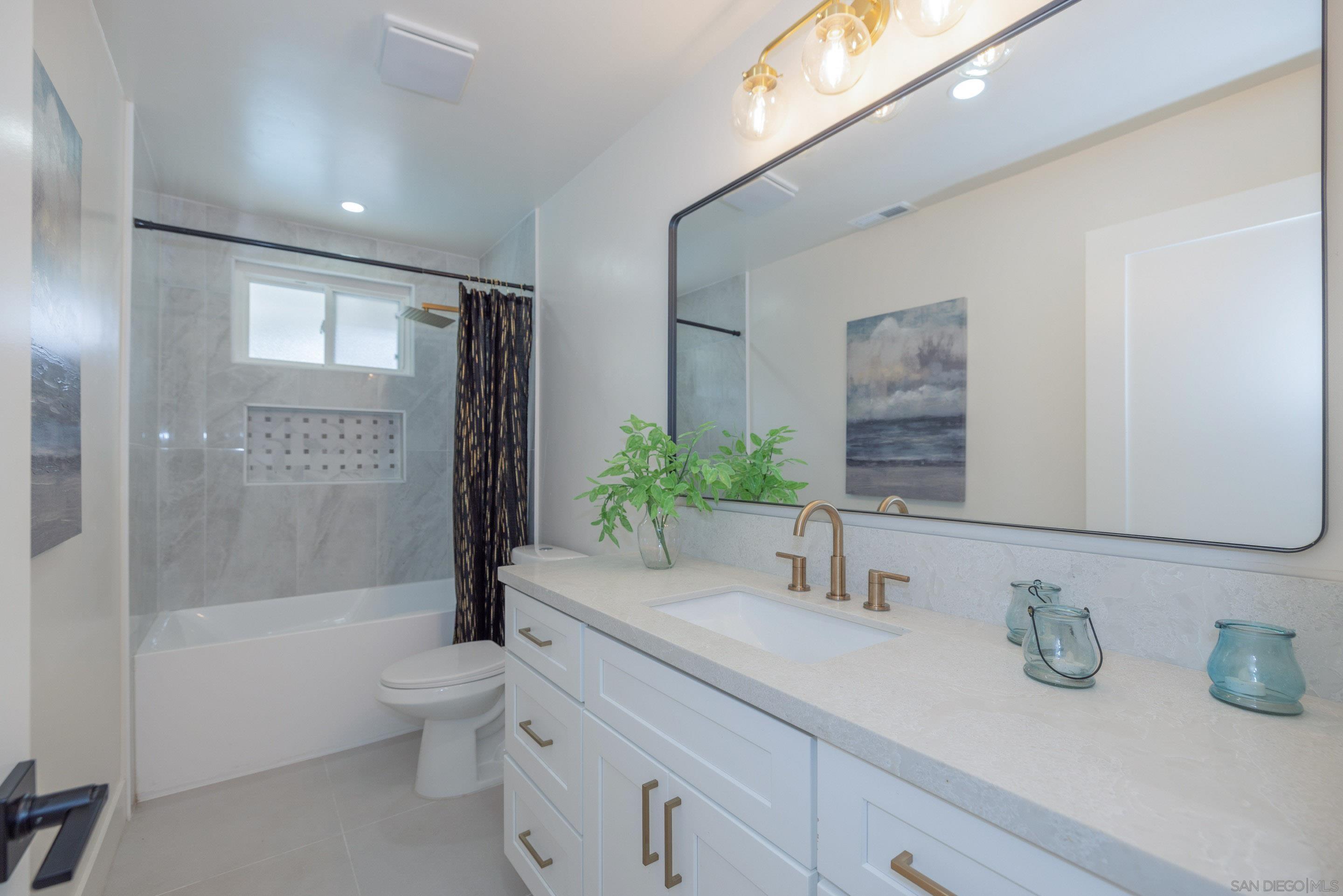 Detail Gallery Image 32 of 48 For 807  Poinsettia Ave, Vista,  CA 92081 - 3 Beds | 3 Baths