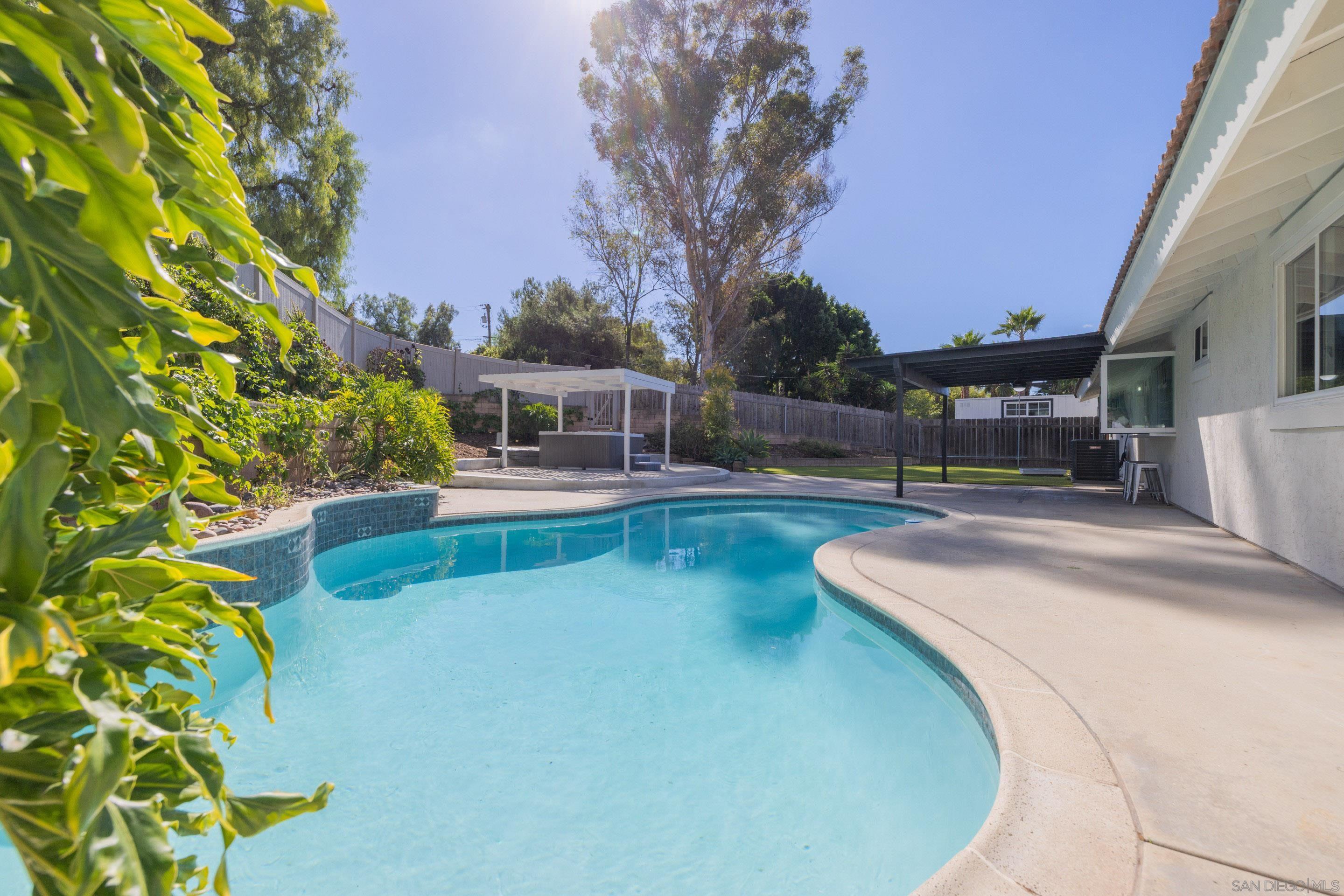 Detail Gallery Image 37 of 48 For 807  Poinsettia Ave, Vista,  CA 92081 - 3 Beds | 3 Baths