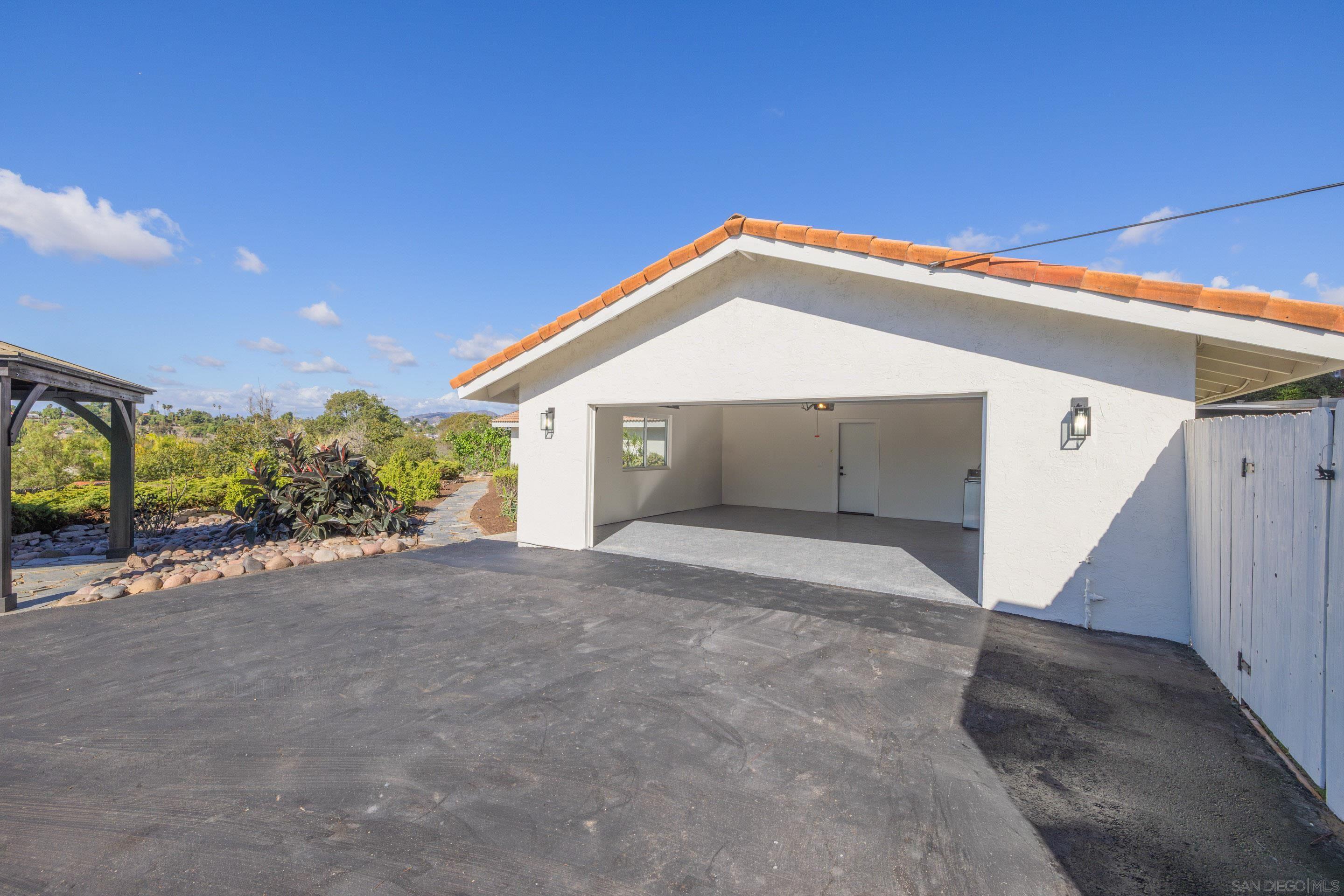 Detail Gallery Image 45 of 48 For 807  Poinsettia Ave, Vista,  CA 92081 - 3 Beds | 3 Baths