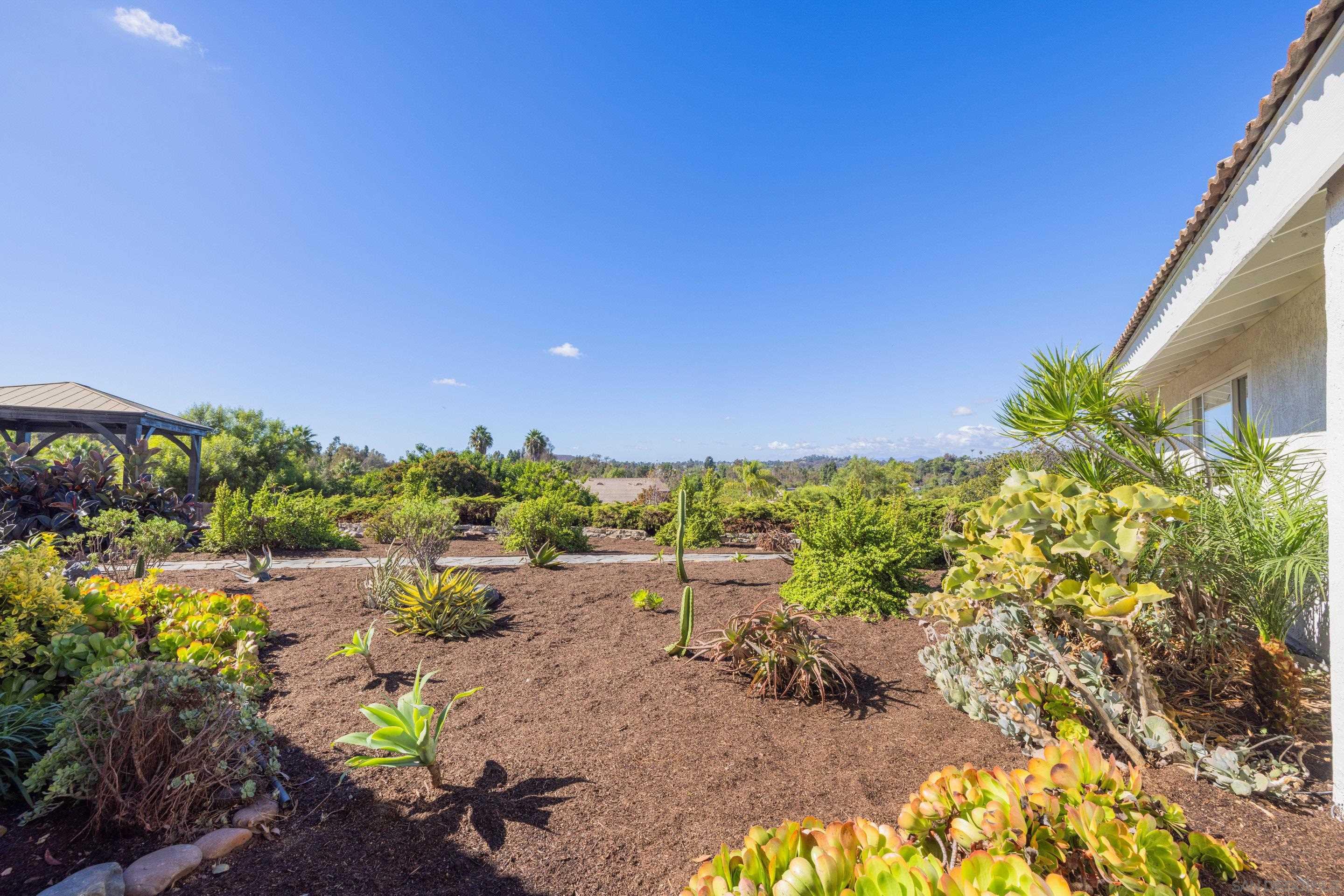 Detail Gallery Image 46 of 48 For 807  Poinsettia Ave, Vista,  CA 92081 - 3 Beds | 3 Baths