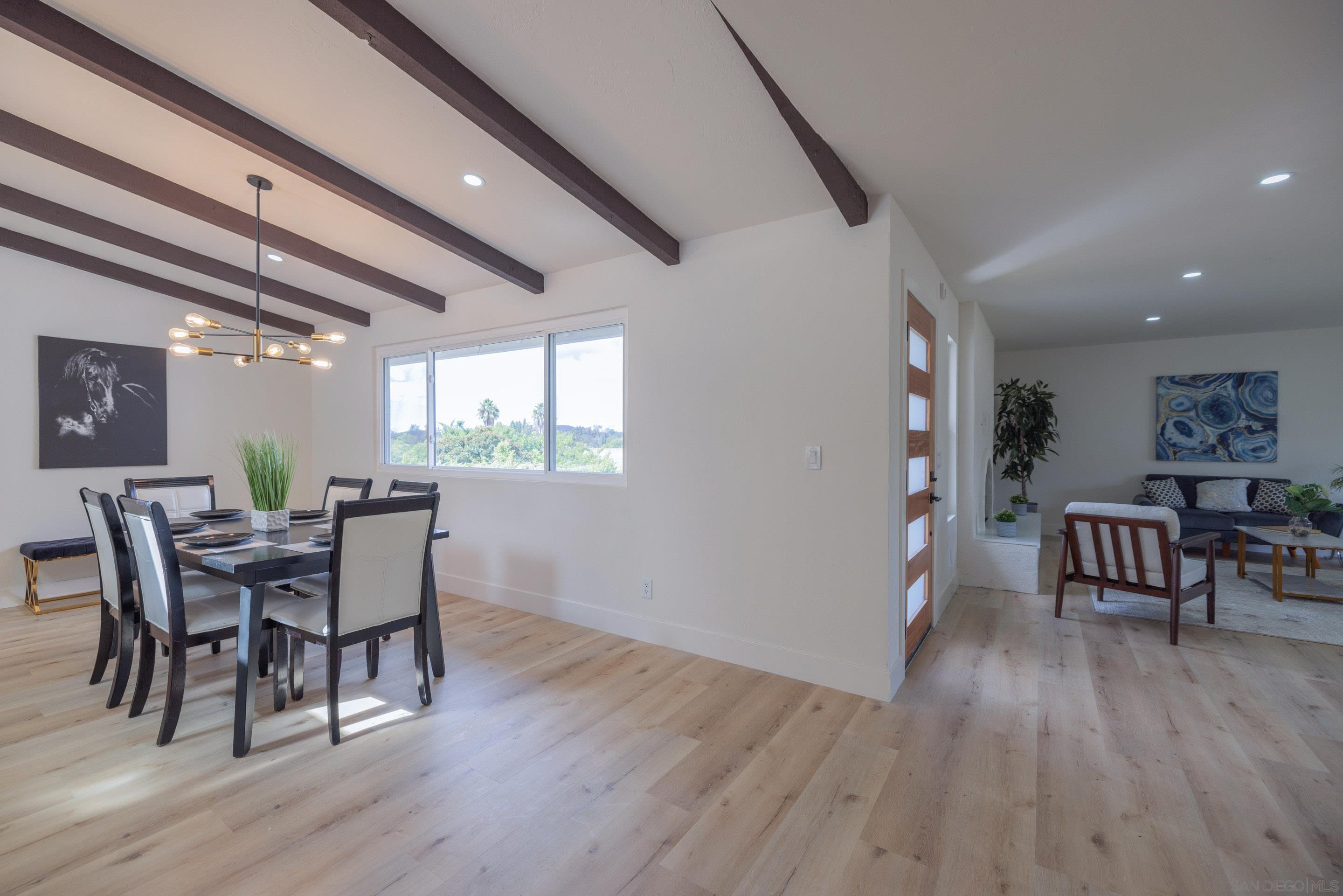 Detail Gallery Image 6 of 48 For 807  Poinsettia Ave, Vista,  CA 92081 - 3 Beds | 3 Baths