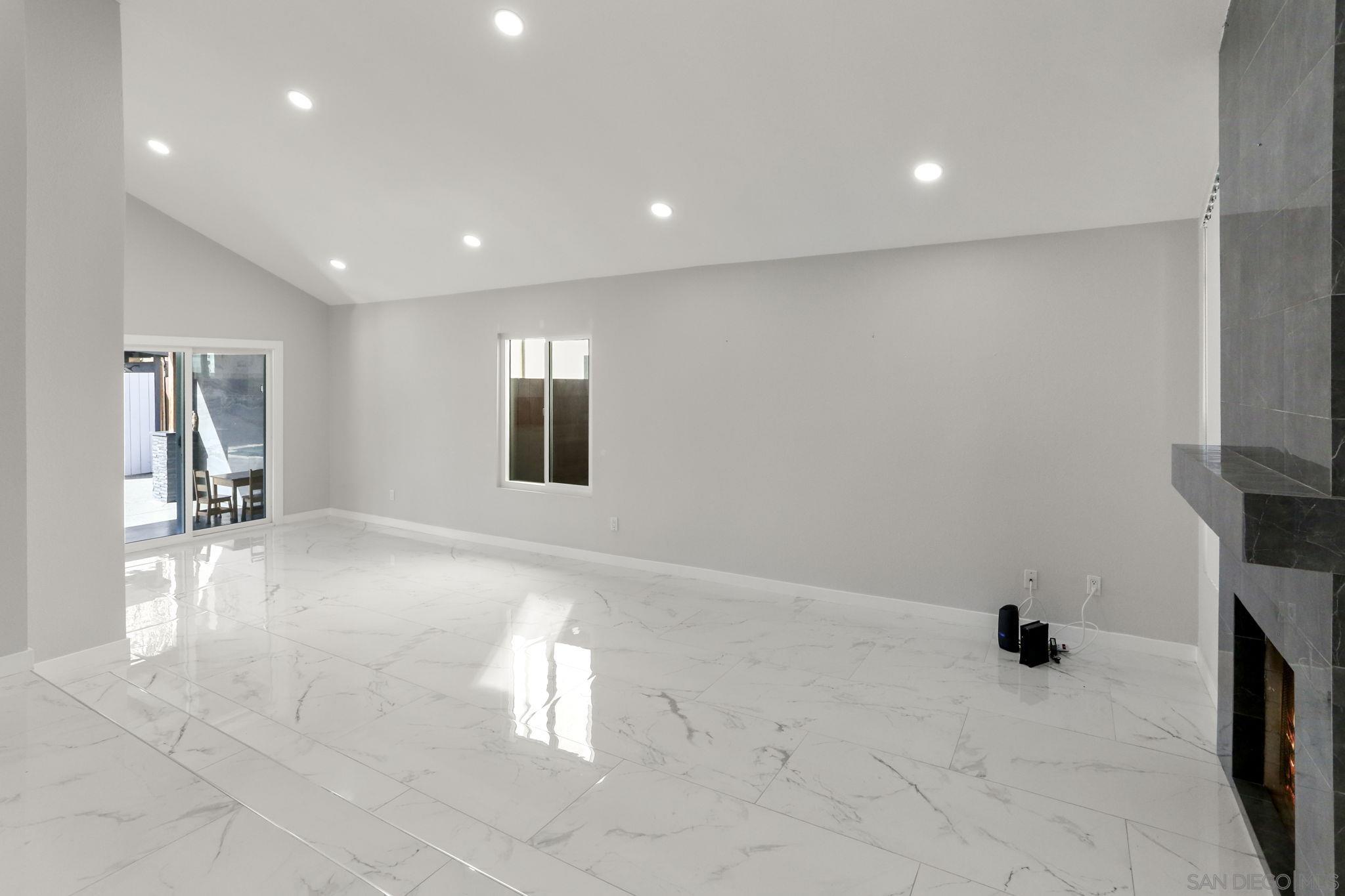 Detail Gallery Image 5 of 37 For 4826  Cannington Dr, San Diego,  CA 92117 - 4 Beds | 3 Baths