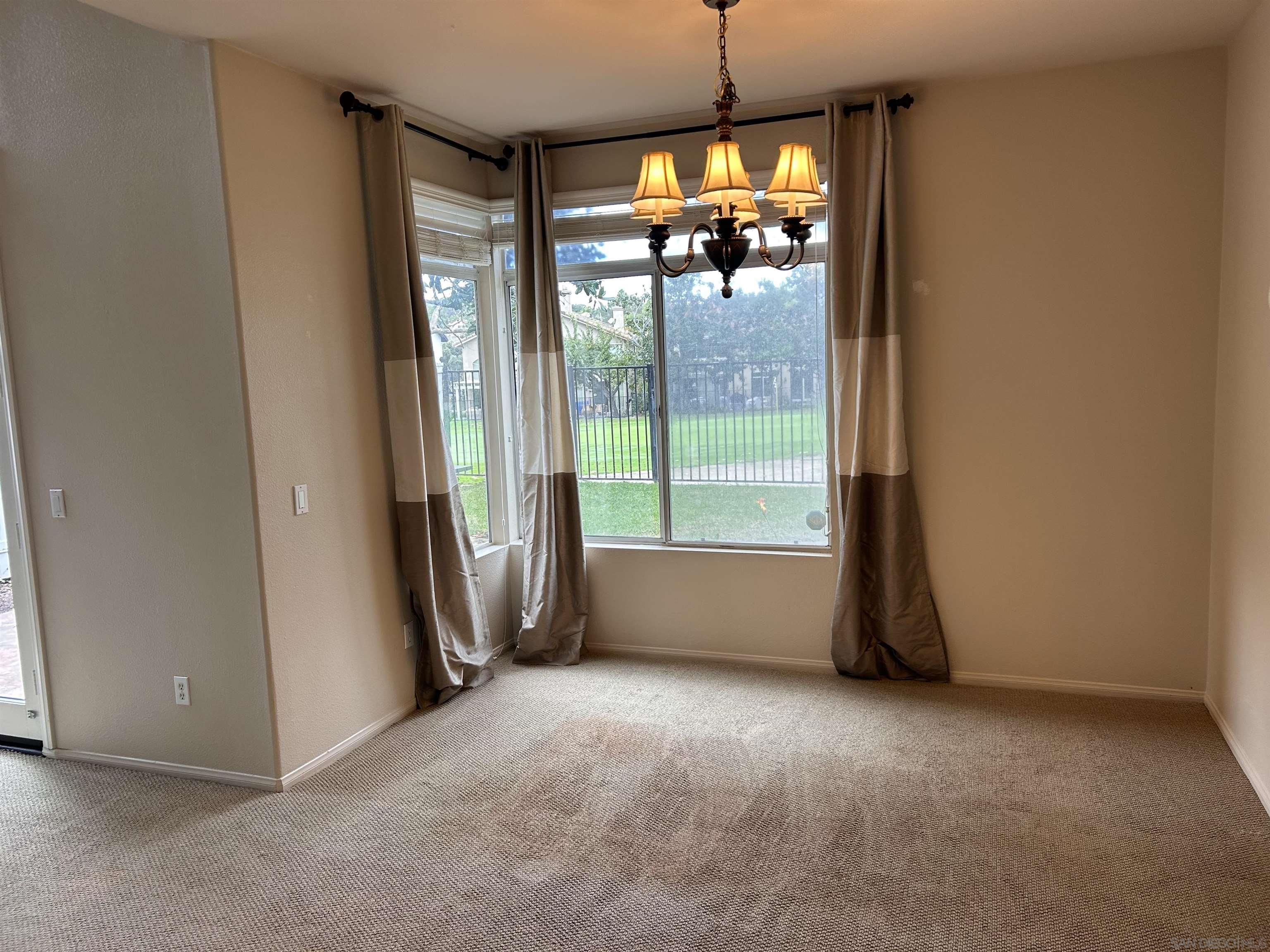 Detail Gallery Image 11 of 22 For 5146  Caminito Vista Lujo, San Diego,  CA 92130 - 4 Beds | 2/1 Baths