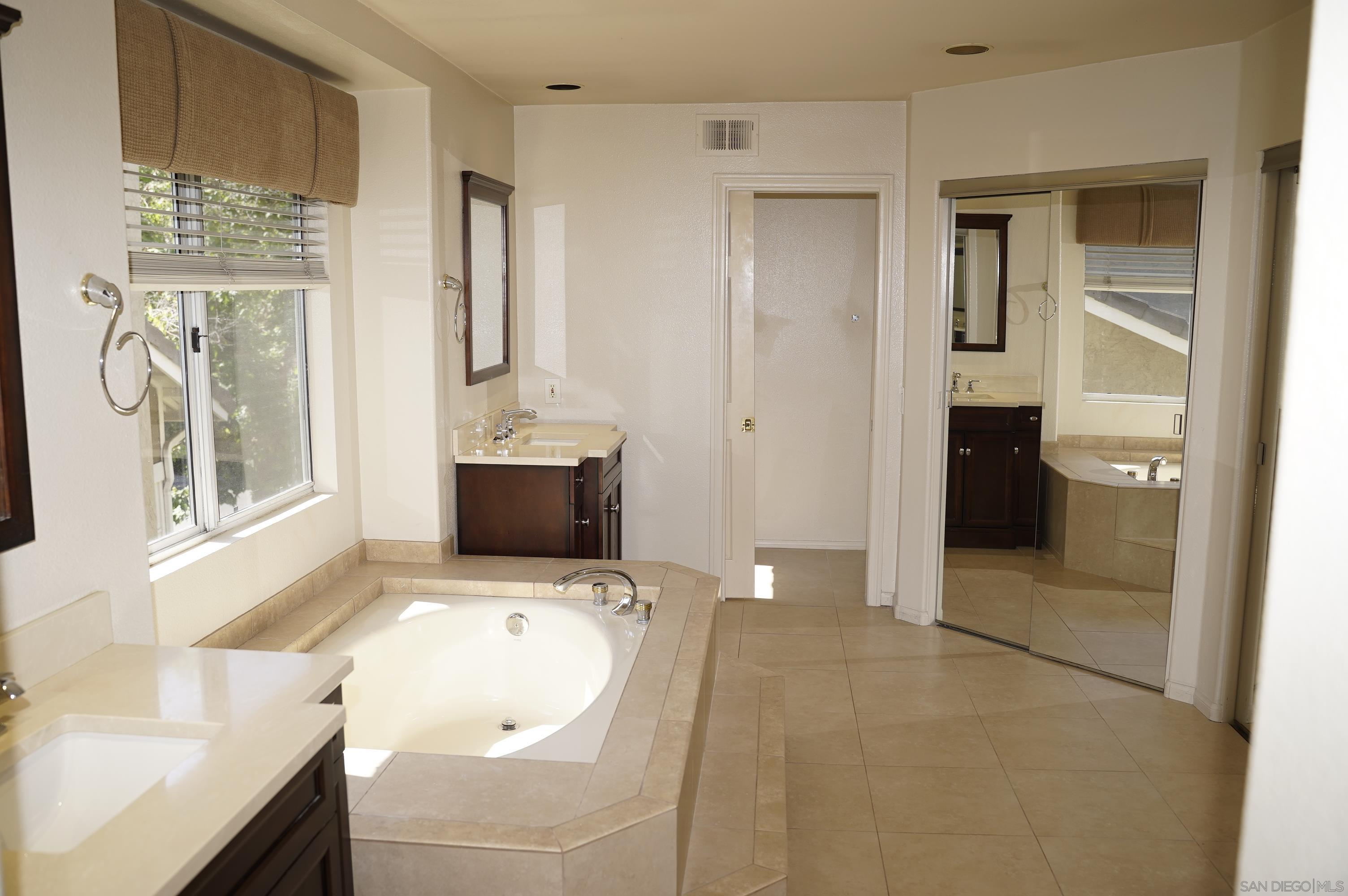 Detail Gallery Image 18 of 25 For 5146  Caminito Vista Lujo, San Diego,  CA 92130 - 4 Beds | 2/1 Baths