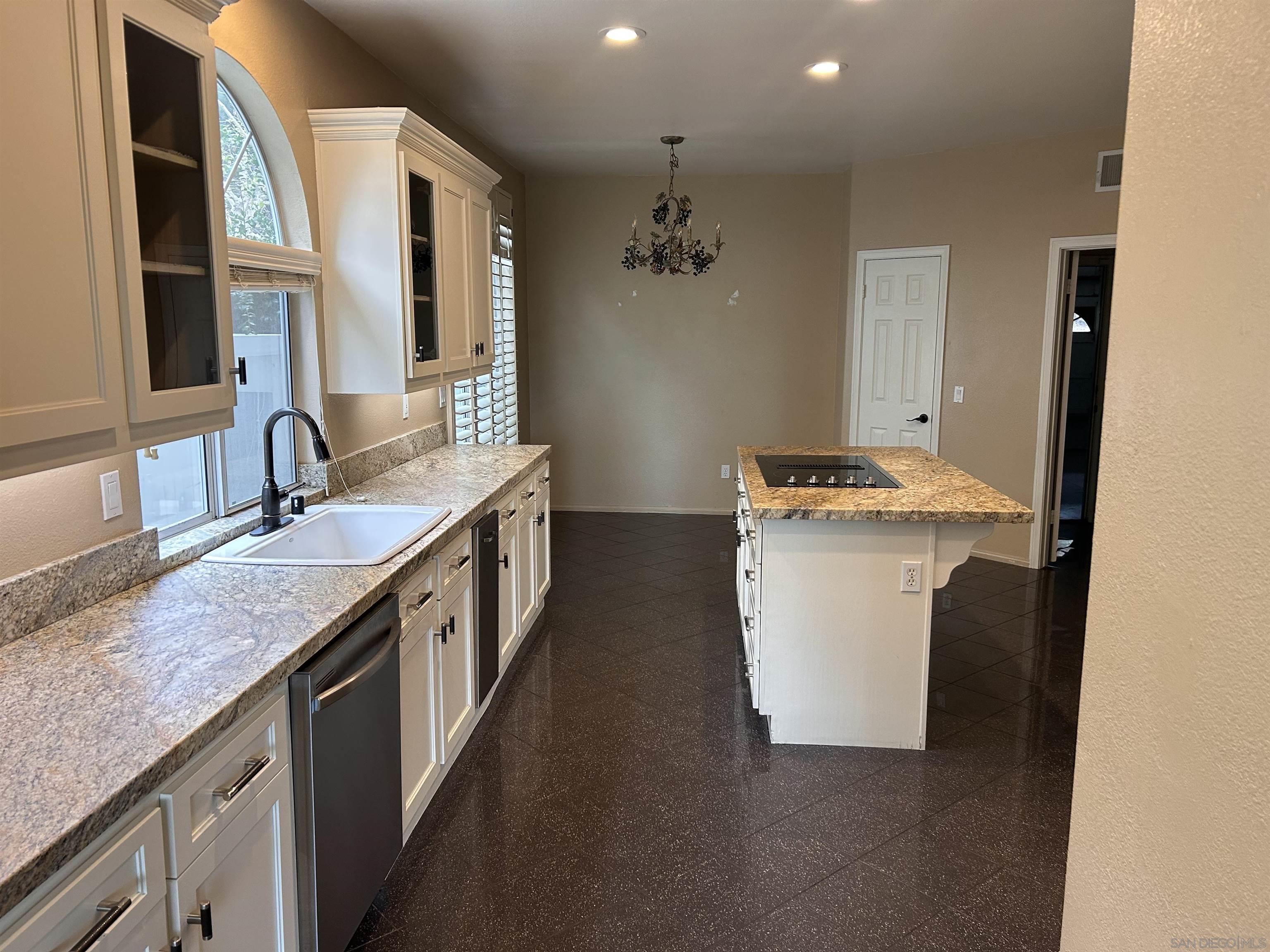 Detail Gallery Image 4 of 22 For 5146  Caminito Vista Lujo, San Diego,  CA 92130 - 4 Beds | 2/1 Baths