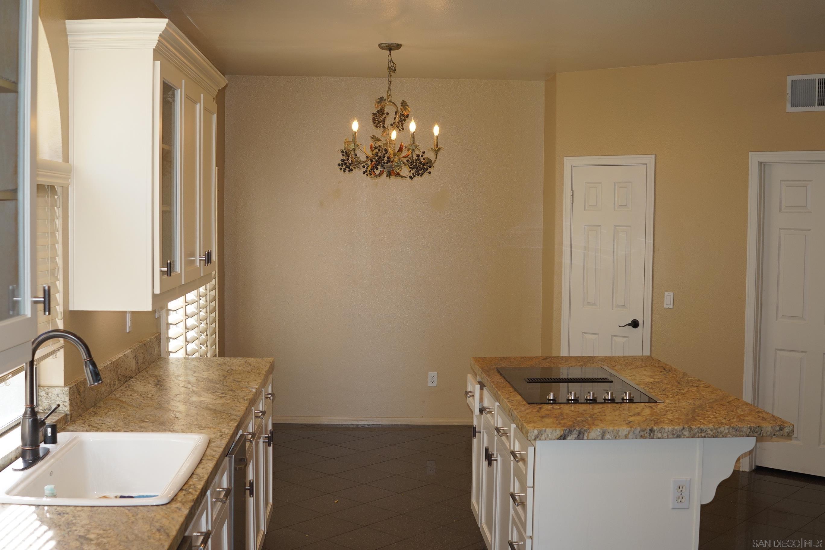 Detail Gallery Image 6 of 25 For 5146  Caminito Vista Lujo, San Diego,  CA 92130 - 4 Beds | 2/1 Baths