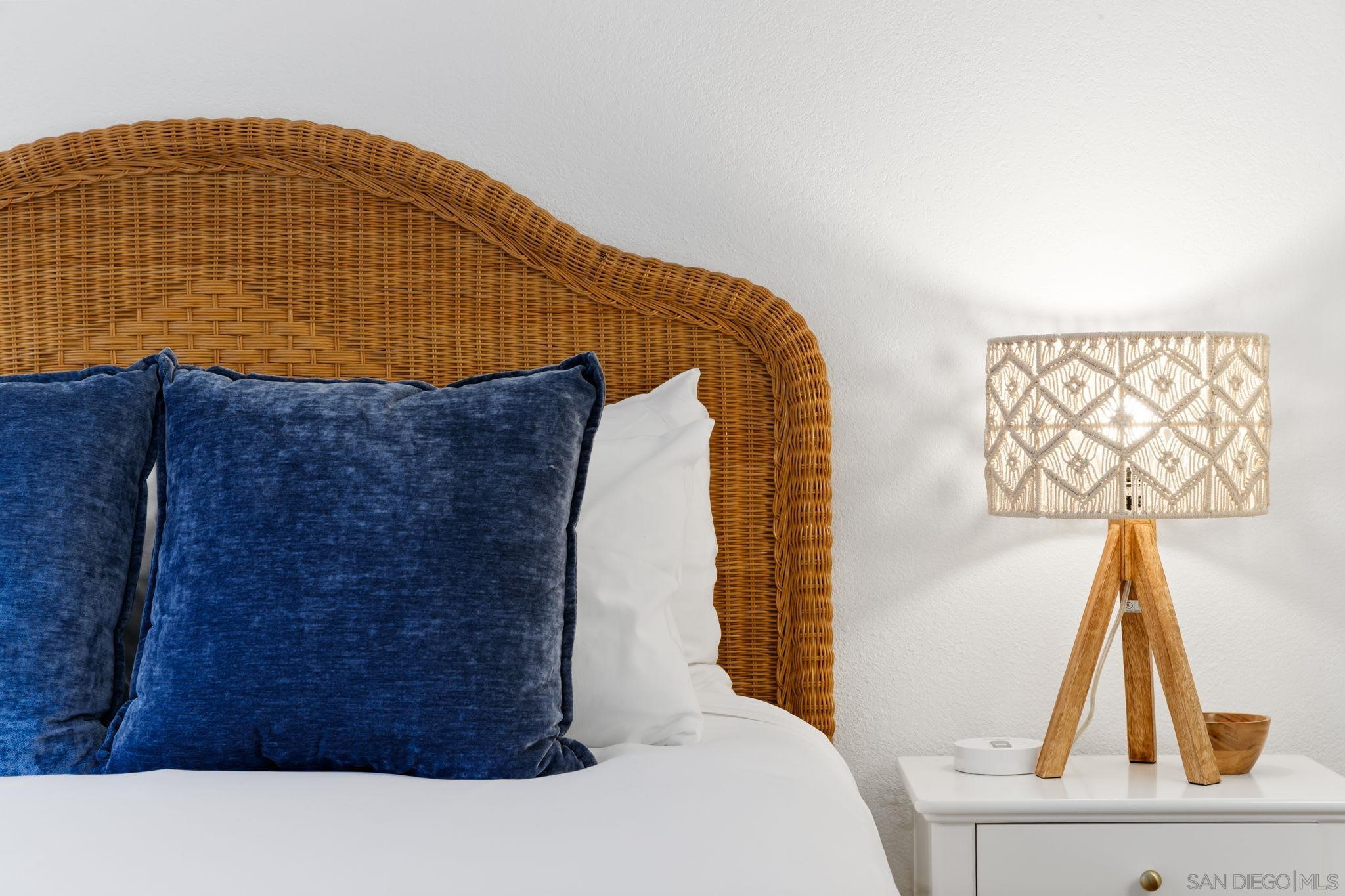 Detail Gallery Image 13 of 29 For 721  Glenview, La Jolla,  CA 92037 - 2 Beds | 2 Baths