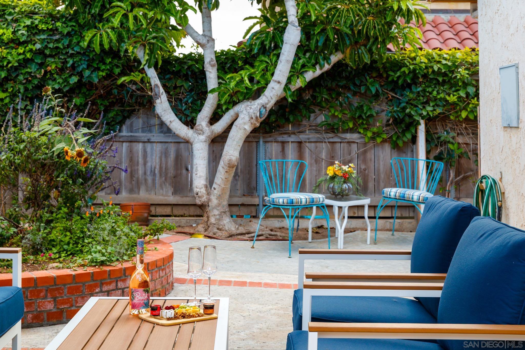 Detail Gallery Image 15 of 29 For 721  Glenview, La Jolla,  CA 92037 - 2 Beds | 2 Baths