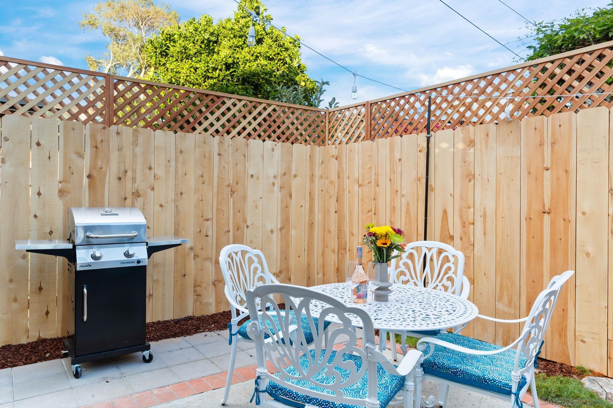 Detail Gallery Image 16 of 29 For 721  Glenview, La Jolla,  CA 92037 - 2 Beds | 2 Baths