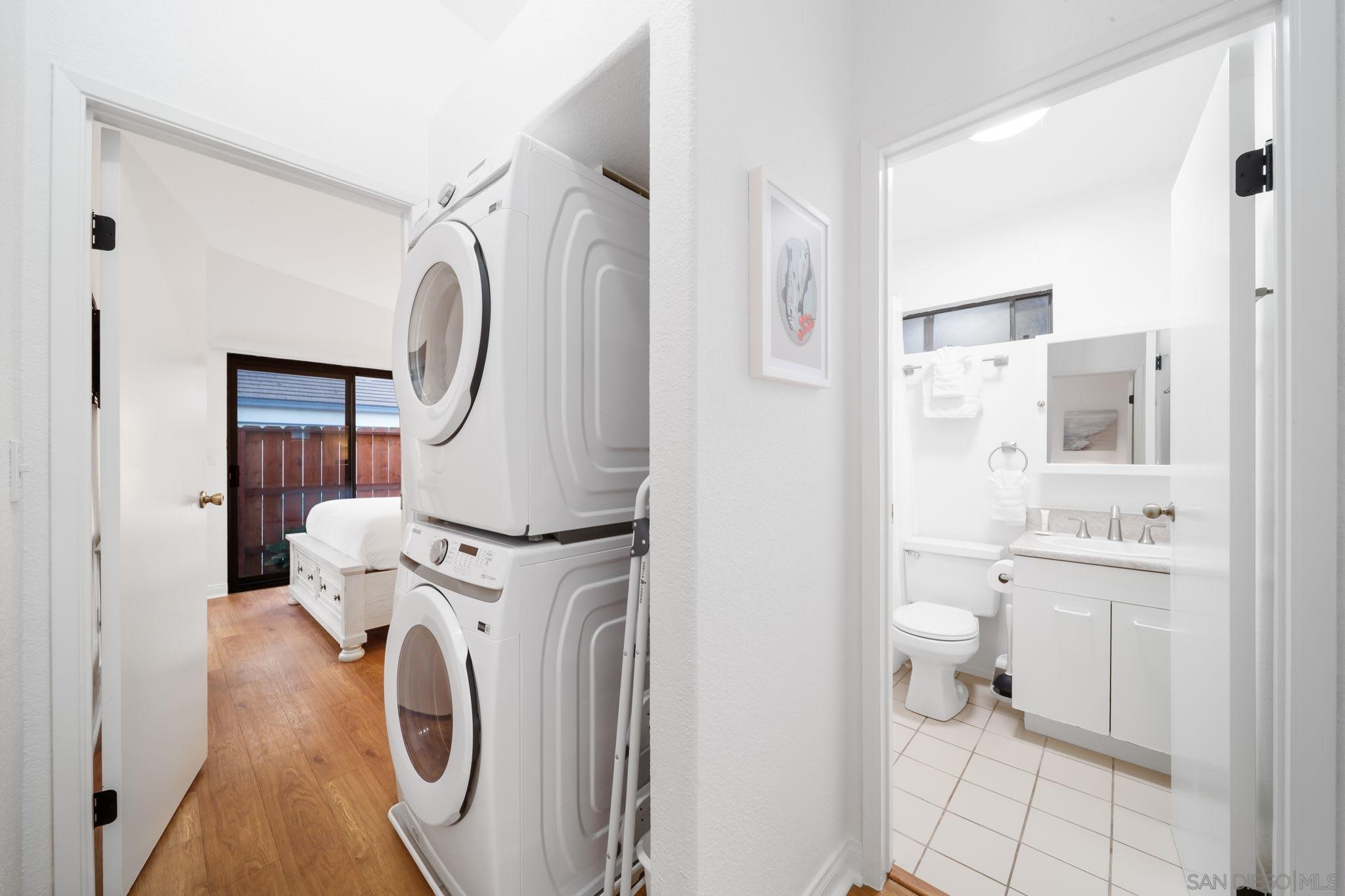 Detail Gallery Image 18 of 29 For 721  Glenview, La Jolla,  CA 92037 - 2 Beds | 2 Baths