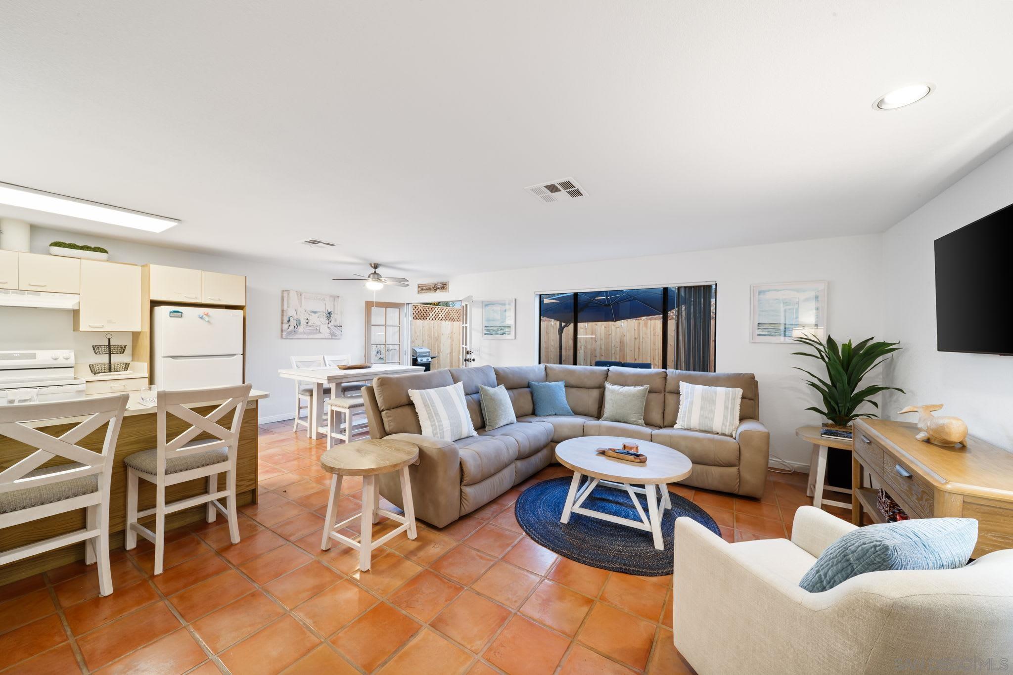 Detail Gallery Image 22 of 29 For 721  Glenview, La Jolla,  CA 92037 - 2 Beds | 2 Baths