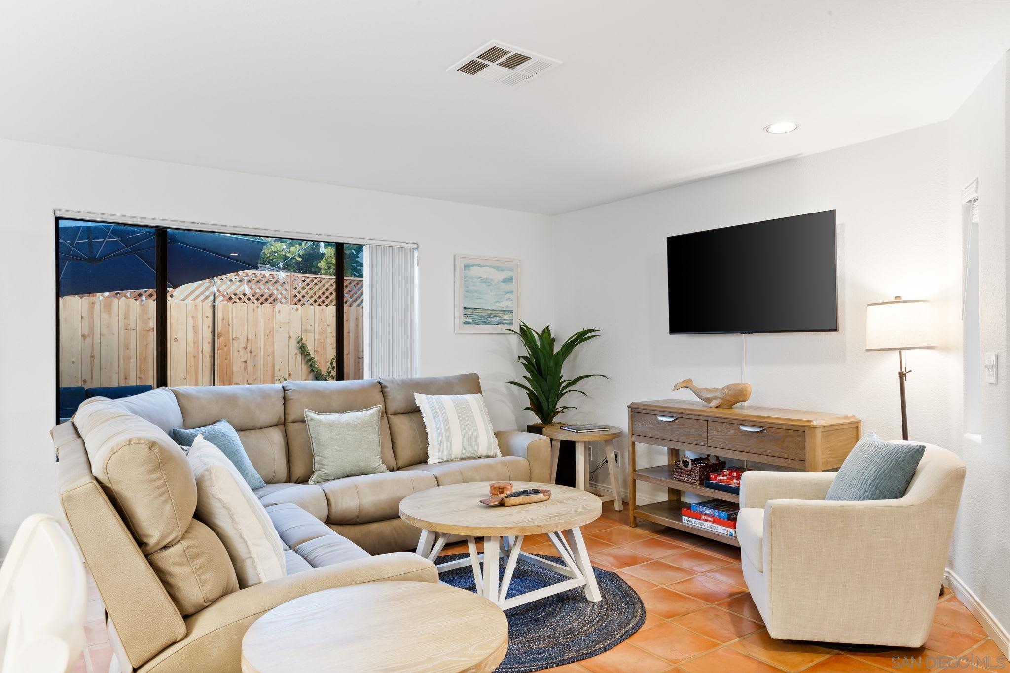 Detail Gallery Image 23 of 29 For 721  Glenview, La Jolla,  CA 92037 - 2 Beds | 2 Baths