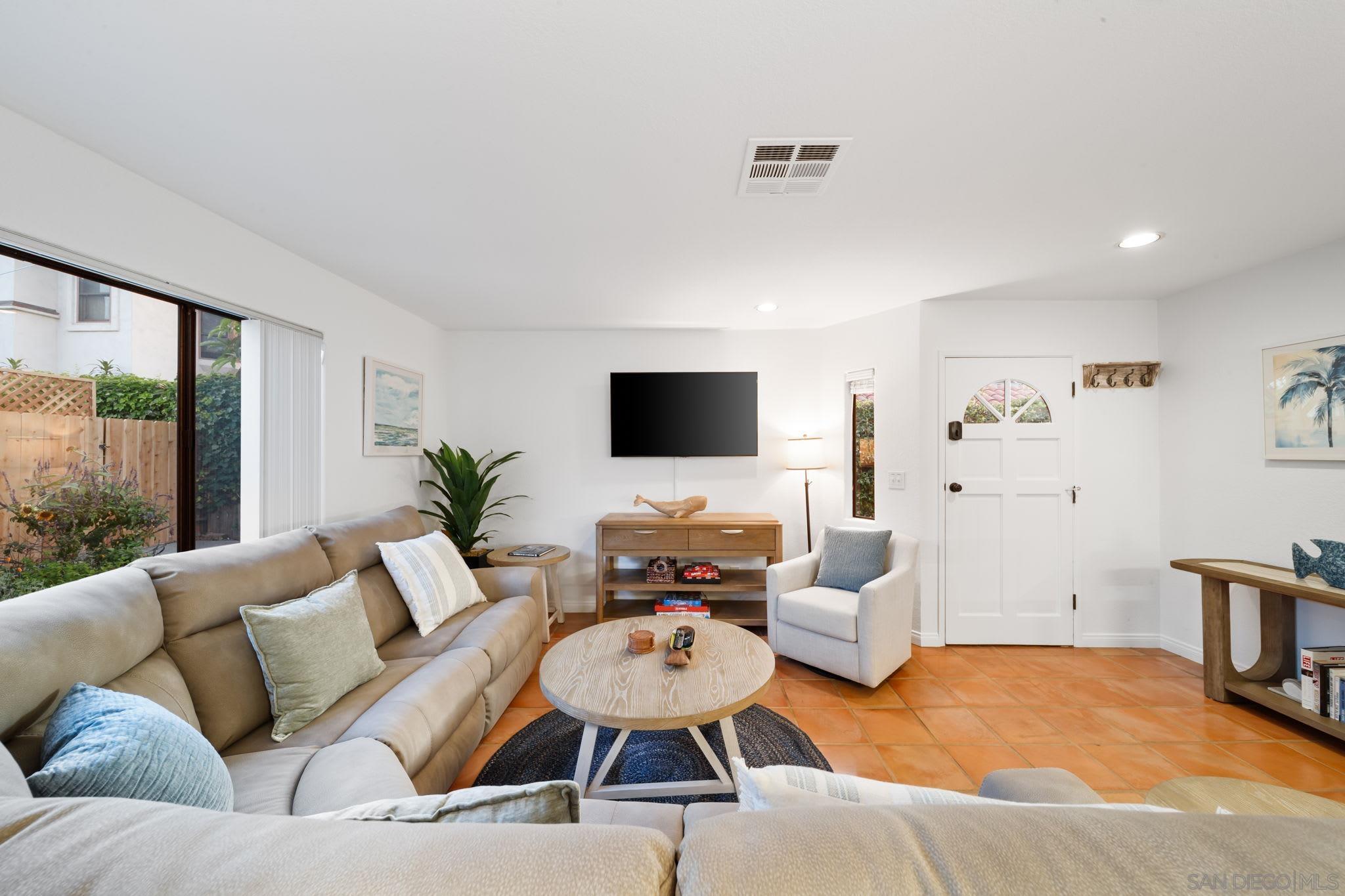 Detail Gallery Image 24 of 29 For 721  Glenview, La Jolla,  CA 92037 - 2 Beds | 2 Baths