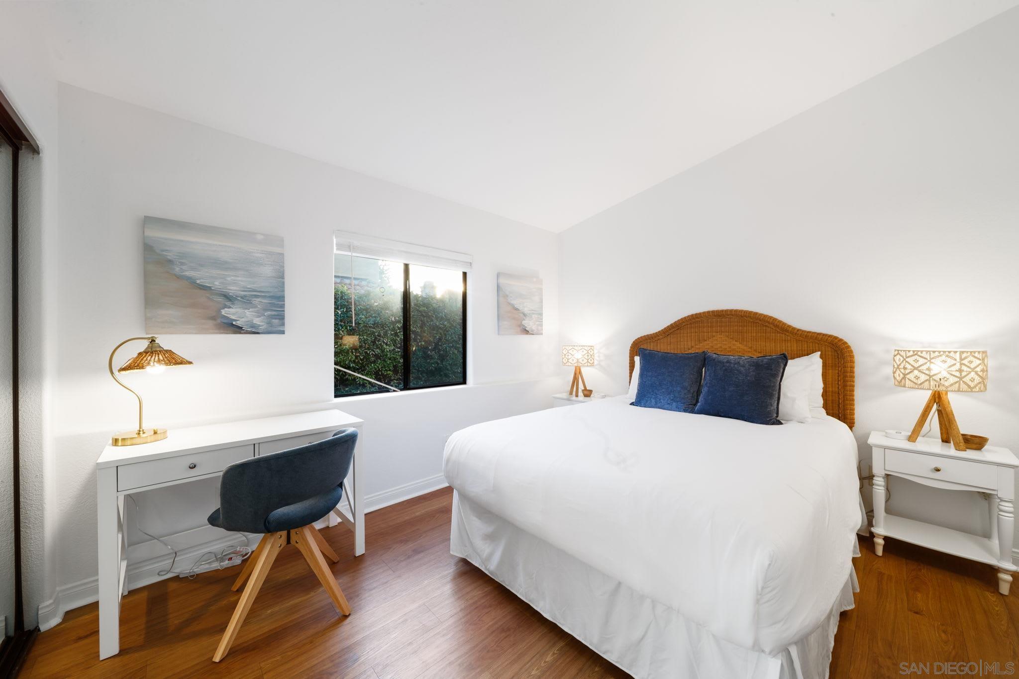 Detail Gallery Image 5 of 29 For 721  Glenview, La Jolla,  CA 92037 - 2 Beds | 2 Baths