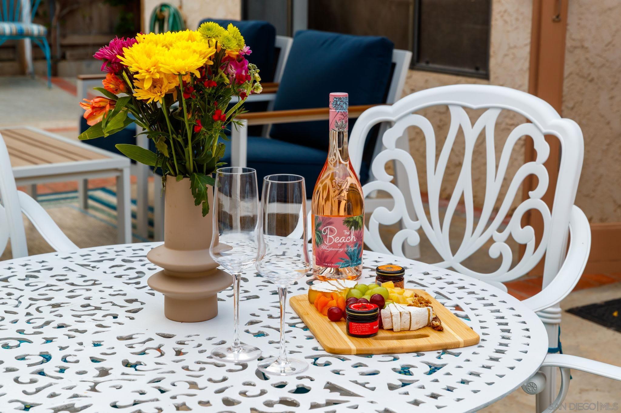 Detail Gallery Image 7 of 29 For 721  Glenview, La Jolla,  CA 92037 - 2 Beds | 2 Baths