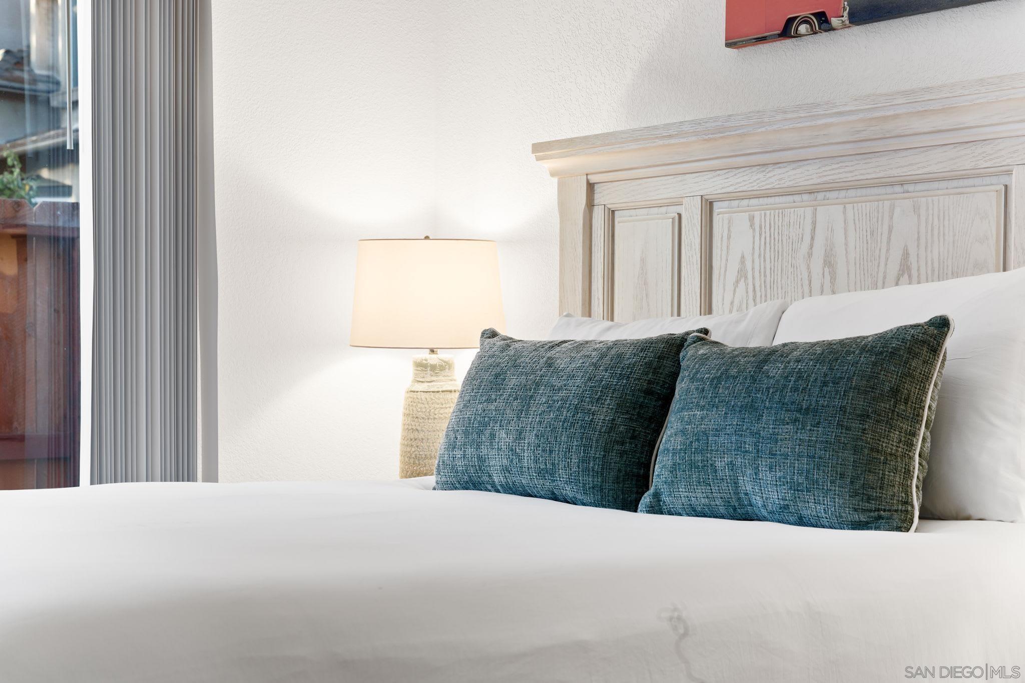 Detail Gallery Image 8 of 29 For 721  Glenview, La Jolla,  CA 92037 - 2 Beds | 2 Baths