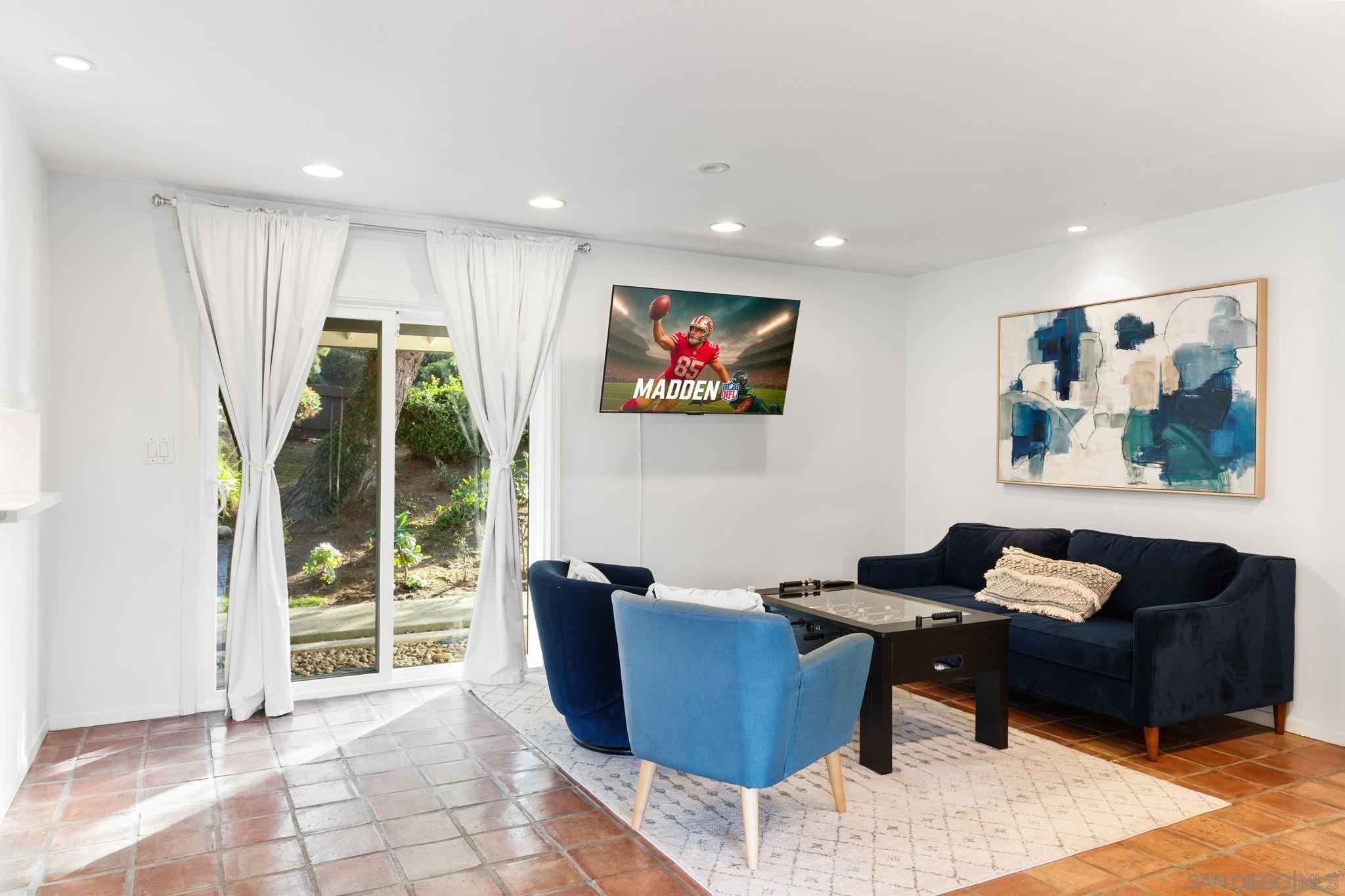 Detail Gallery Image 14 of 69 For 7806  via Capri, La Jolla,  CA 92037 - 4 Beds | 2/1 Baths