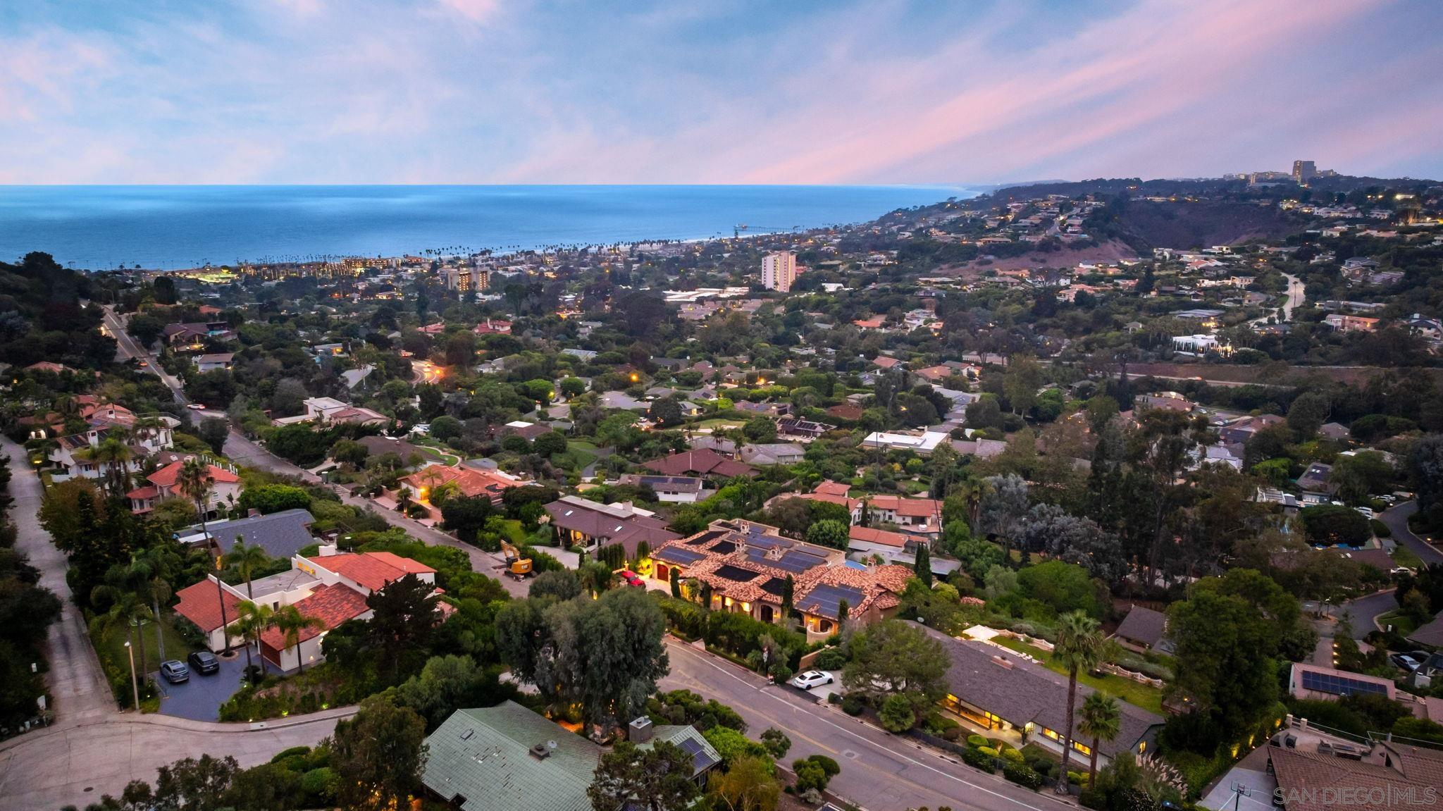 Detail Gallery Image 20 of 69 For 7806  via Capri, La Jolla,  CA 92037 - 4 Beds | 2/1 Baths