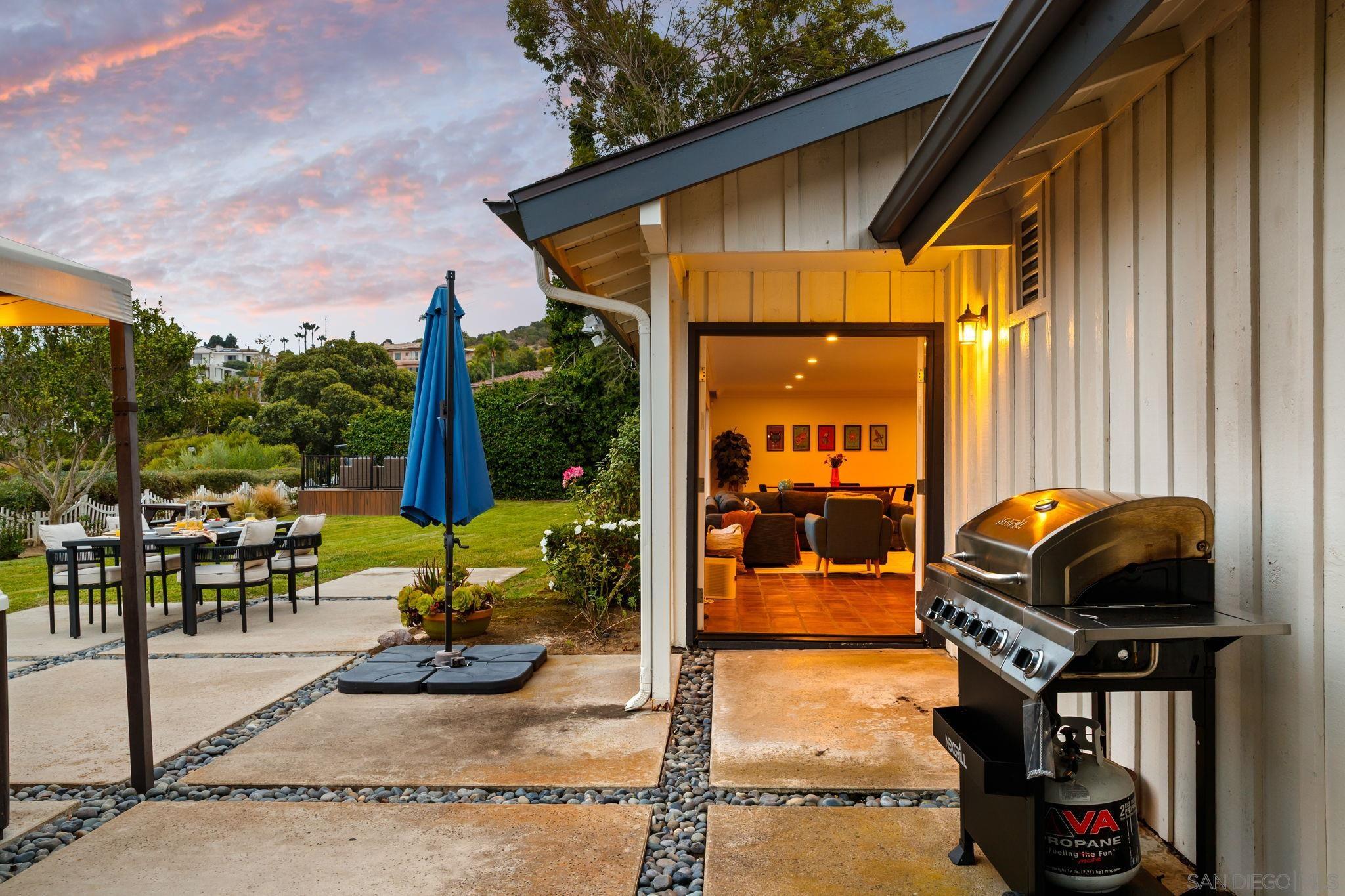 Detail Gallery Image 21 of 69 For 7806  via Capri, La Jolla,  CA 92037 - 4 Beds | 2/1 Baths