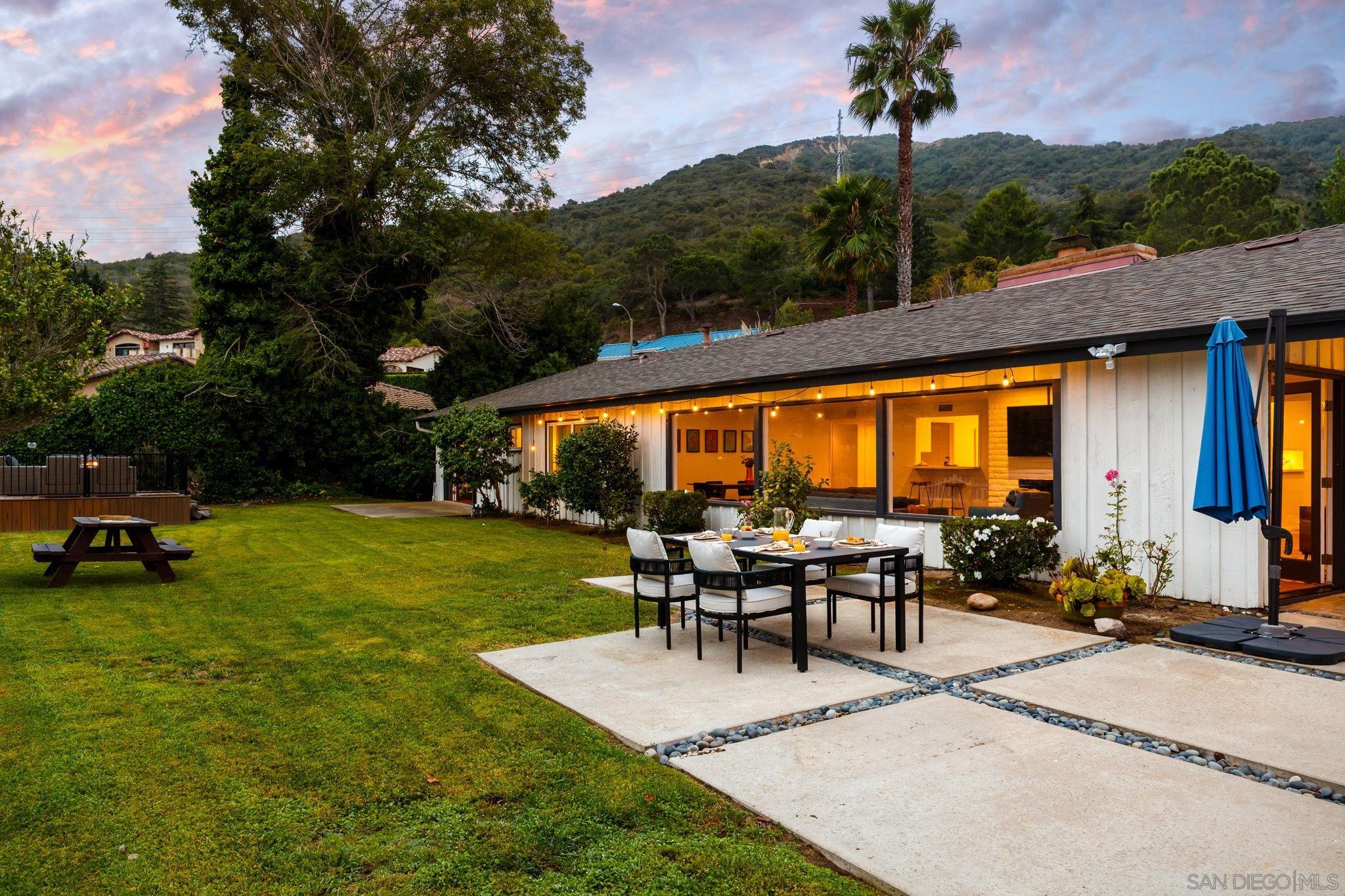 Detail Gallery Image 22 of 69 For 7806  via Capri, La Jolla,  CA 92037 - 4 Beds | 2/1 Baths