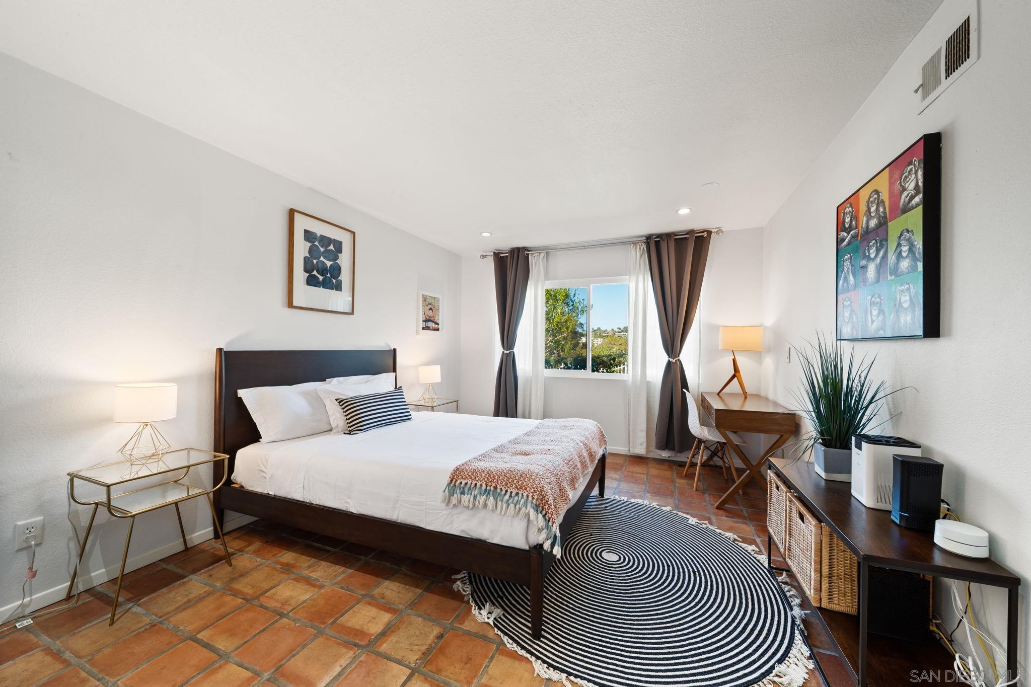 Detail Gallery Image 23 of 69 For 7806  via Capri, La Jolla,  CA 92037 - 4 Beds | 2/1 Baths