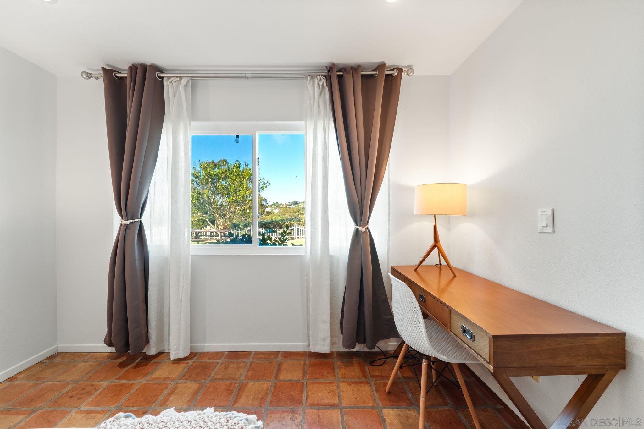 Detail Gallery Image 25 of 69 For 7806  via Capri, La Jolla,  CA 92037 - 4 Beds | 2/1 Baths