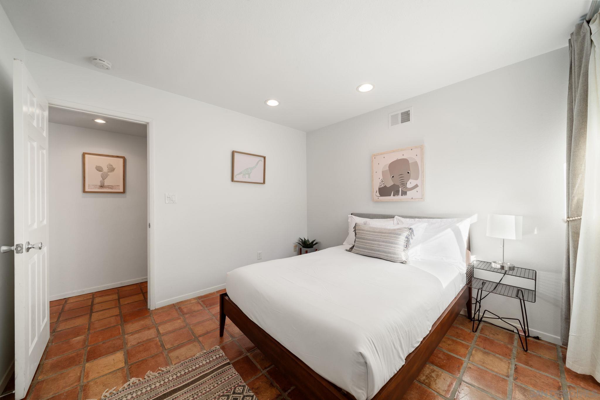 Detail Gallery Image 34 of 69 For 7806  via Capri, La Jolla,  CA 92037 - 4 Beds | 2/1 Baths