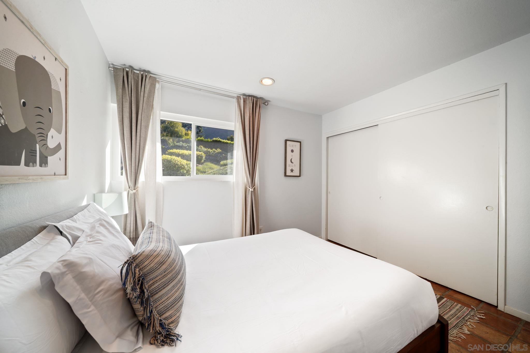 Detail Gallery Image 35 of 69 For 7806  via Capri, La Jolla,  CA 92037 - 4 Beds | 2/1 Baths