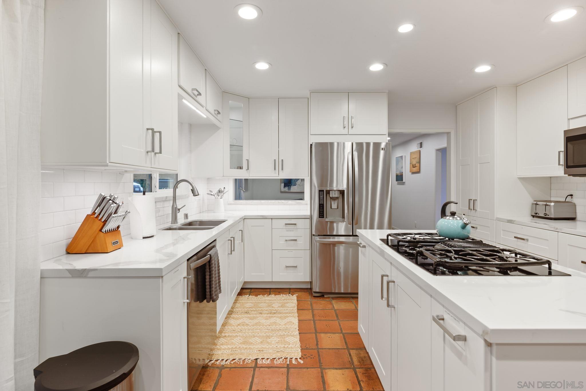 Detail Gallery Image 37 of 69 For 7806  via Capri, La Jolla,  CA 92037 - 4 Beds | 2/1 Baths