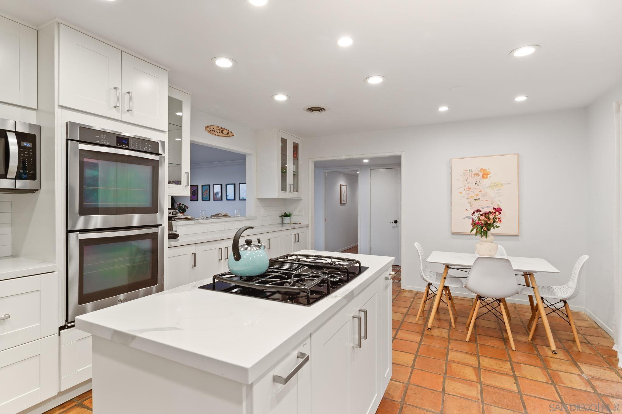 Detail Gallery Image 39 of 69 For 7806  via Capri, La Jolla,  CA 92037 - 4 Beds | 2/1 Baths