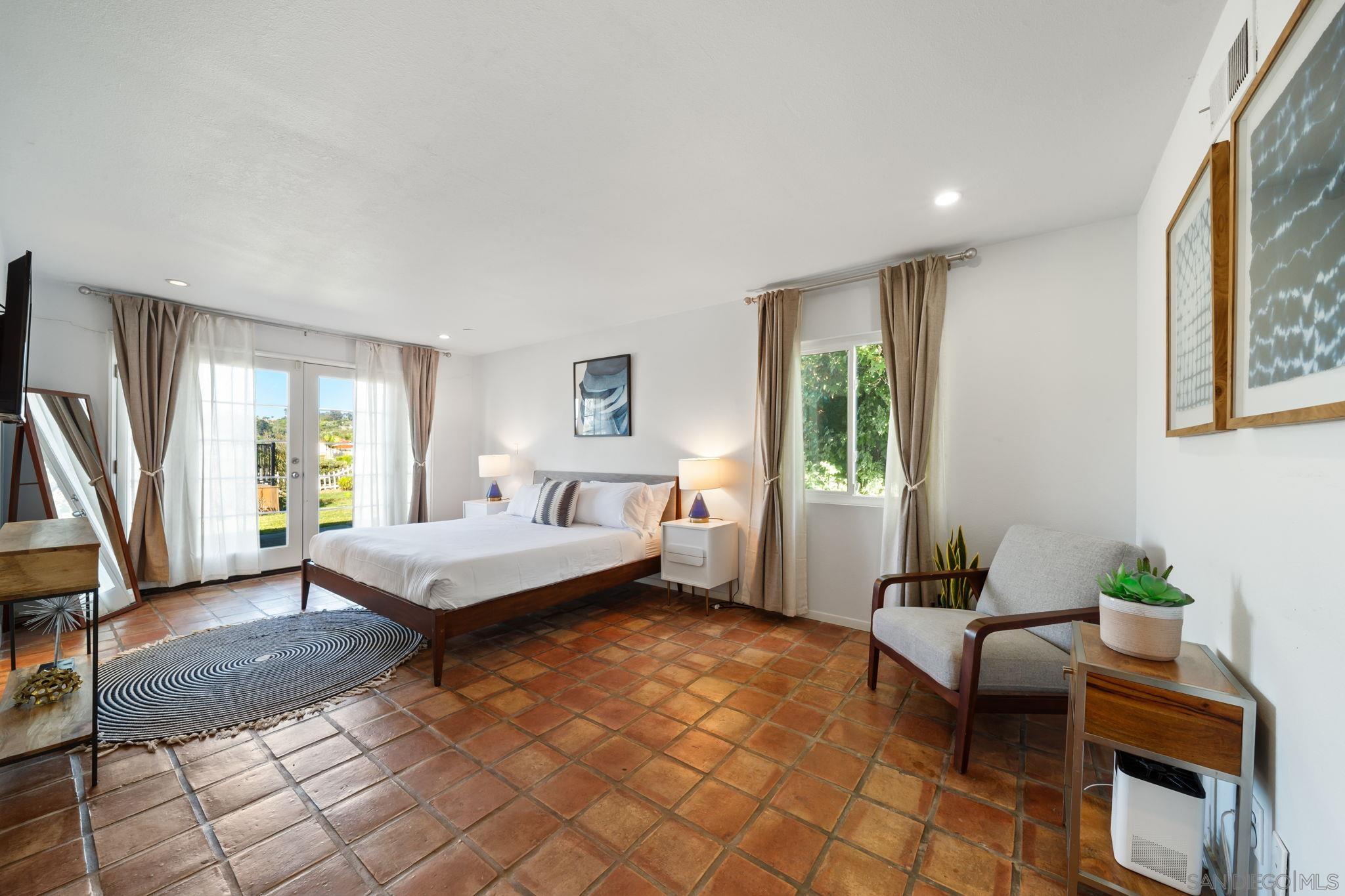 Detail Gallery Image 40 of 69 For 7806  via Capri, La Jolla,  CA 92037 - 4 Beds | 2/1 Baths