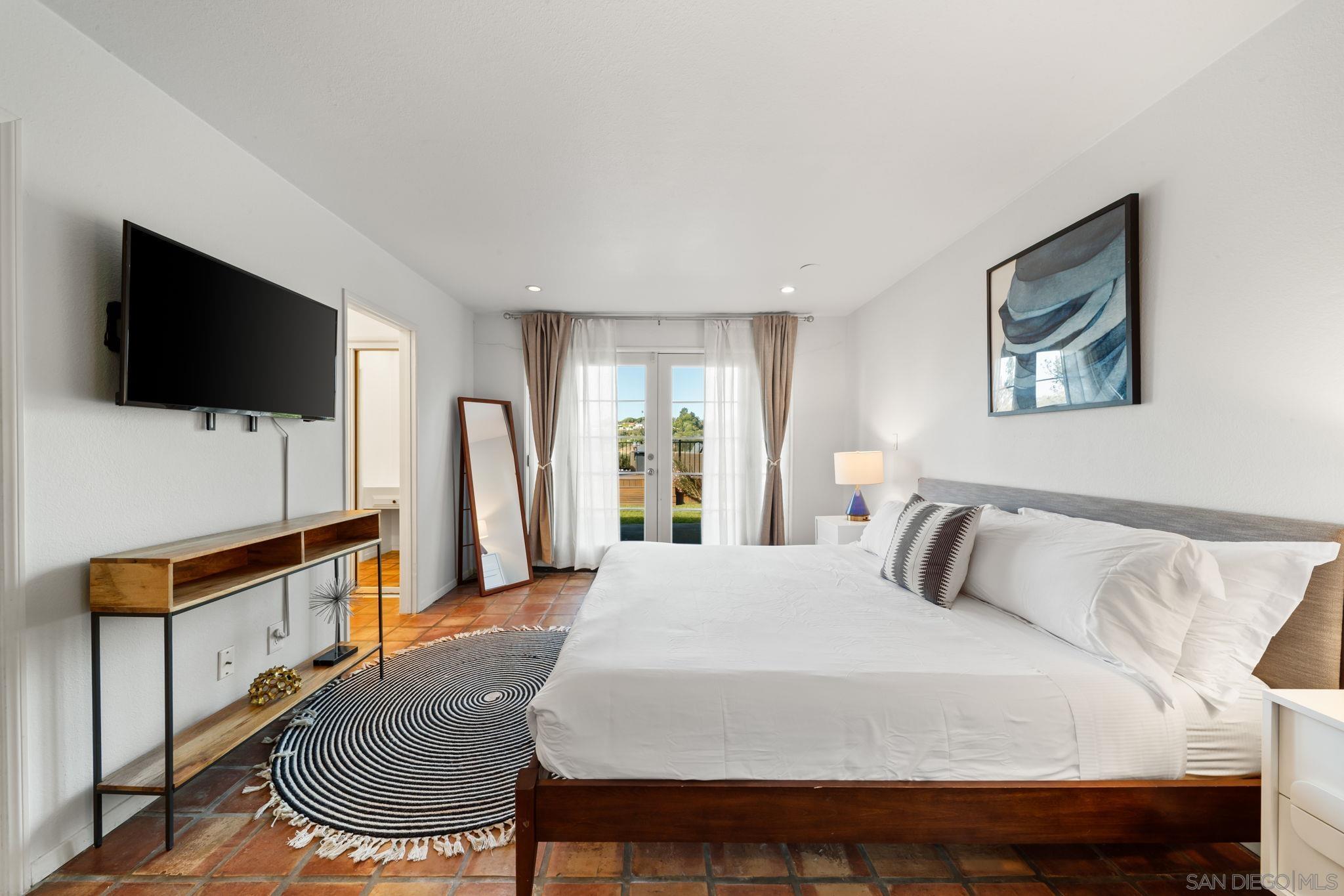 Detail Gallery Image 42 of 69 For 7806  via Capri, La Jolla,  CA 92037 - 4 Beds | 2/1 Baths