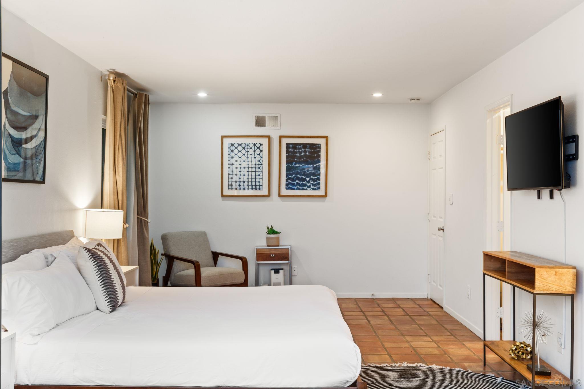 Detail Gallery Image 43 of 69 For 7806  via Capri, La Jolla,  CA 92037 - 4 Beds | 2/1 Baths