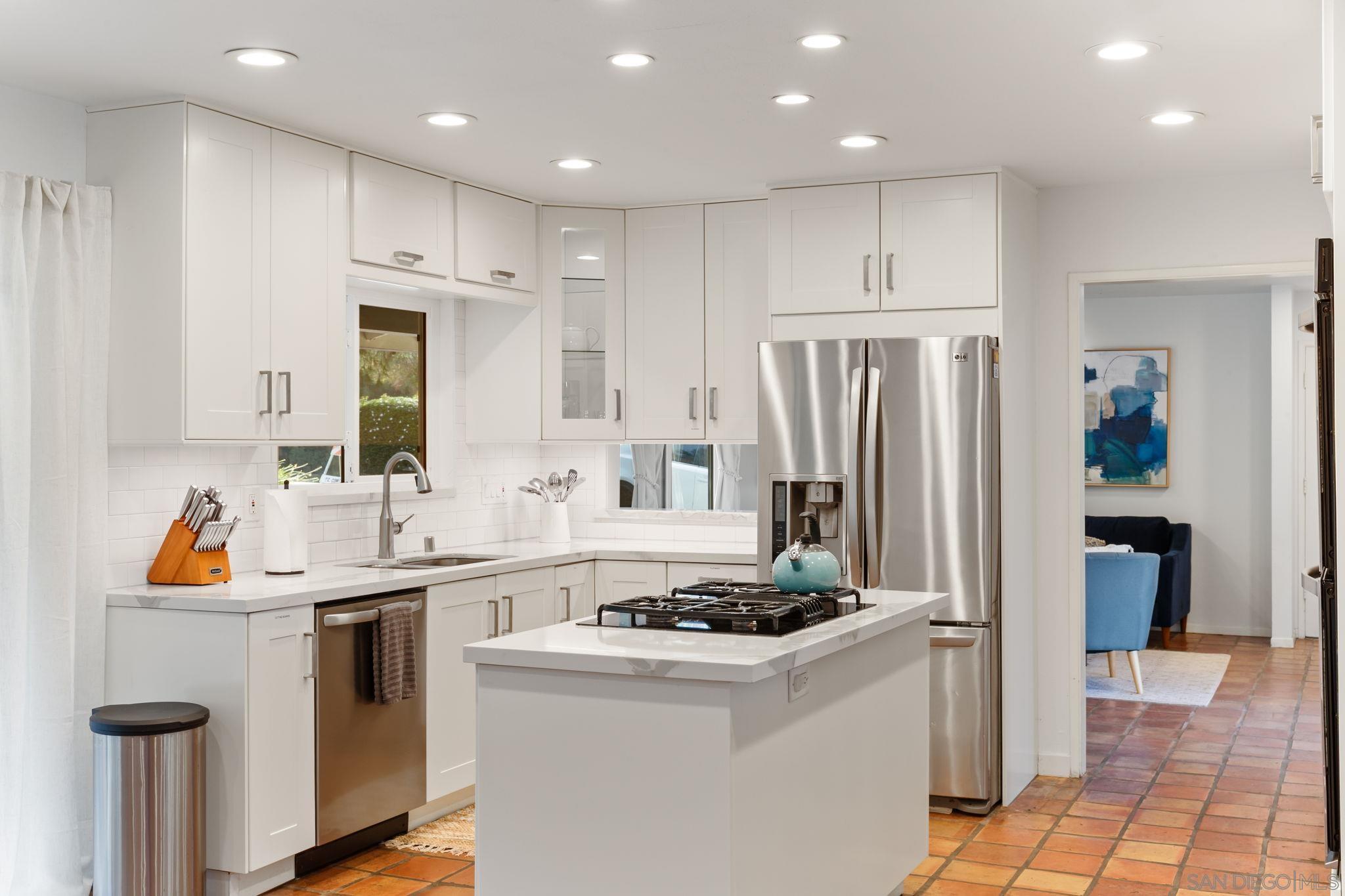 Detail Gallery Image 50 of 69 For 7806  via Capri, La Jolla,  CA 92037 - 4 Beds | 2/1 Baths