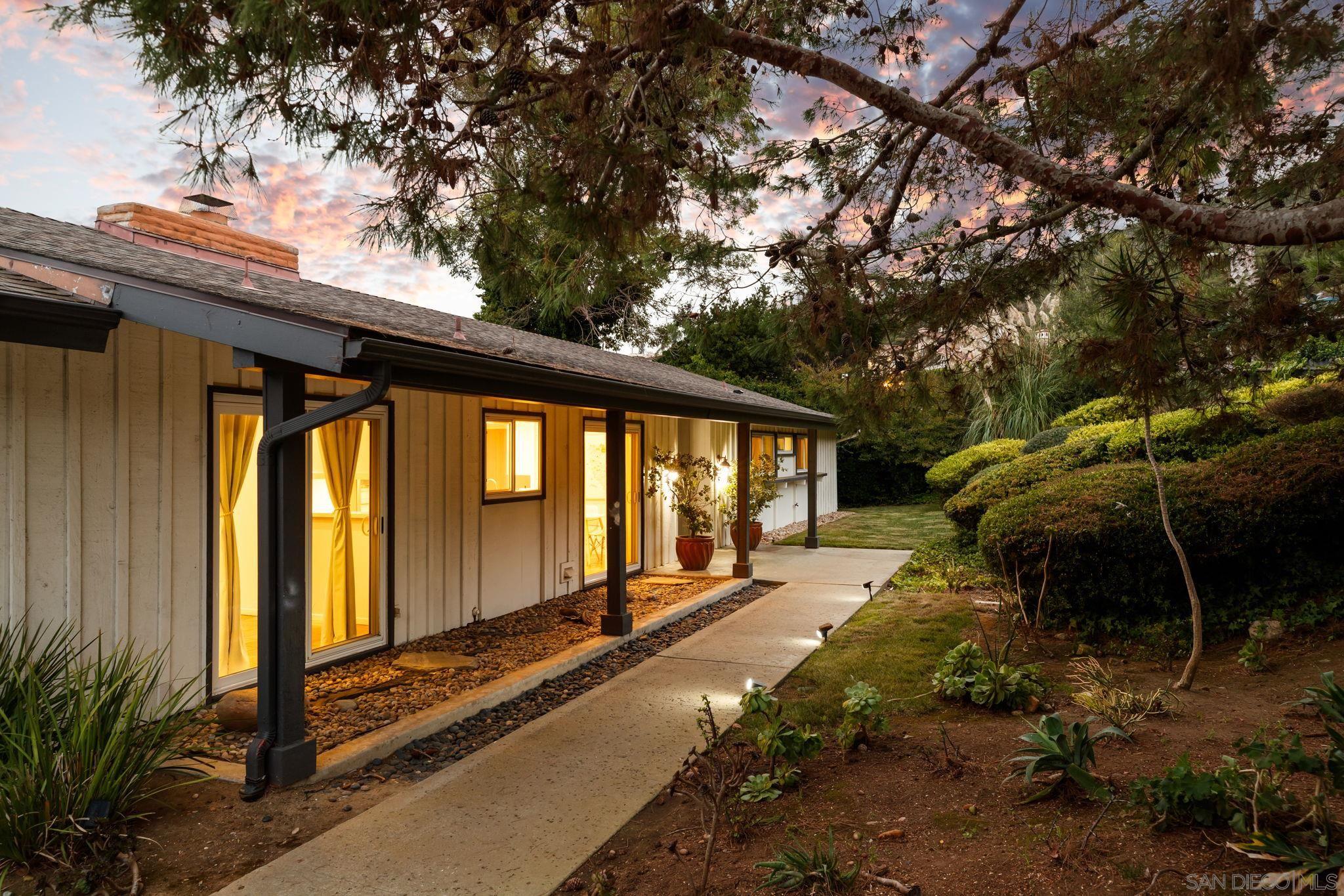 Detail Gallery Image 63 of 69 For 7806  via Capri, La Jolla,  CA 92037 - 4 Beds | 2/1 Baths