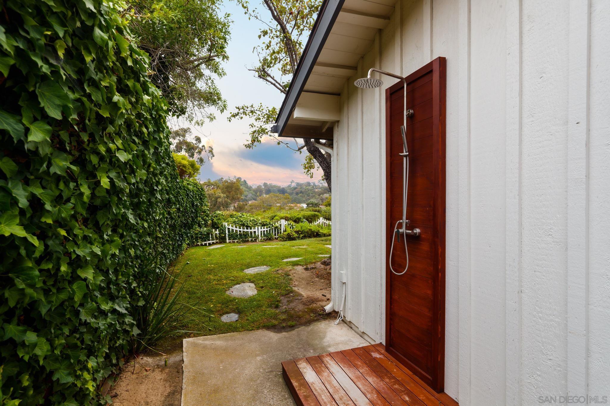 Detail Gallery Image 67 of 69 For 7806  via Capri, La Jolla,  CA 92037 - 4 Beds | 2/1 Baths