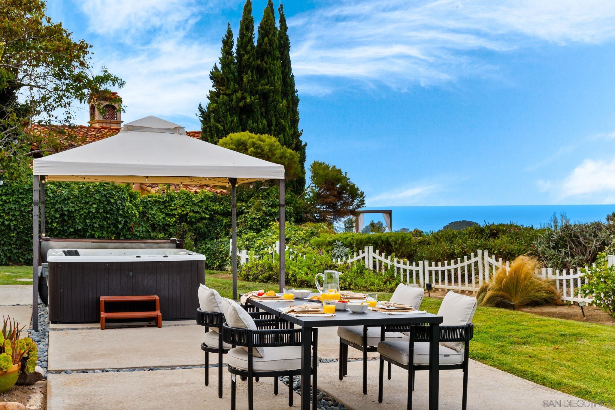 Detail Gallery Image 8 of 69 For 7806  via Capri, La Jolla,  CA 92037 - 4 Beds | 2/1 Baths